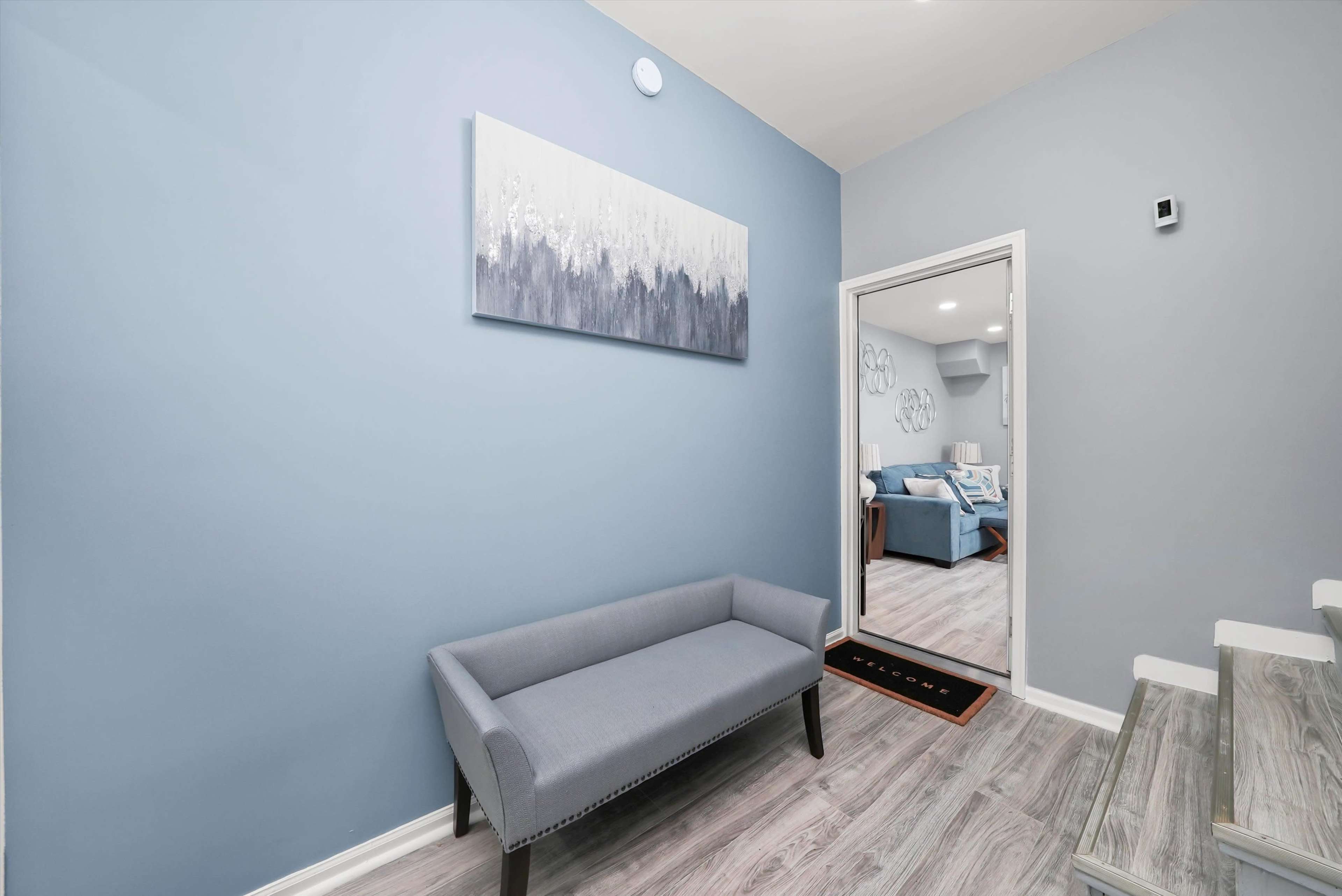 Woodlawn Oasis: Book Your Lake Shore Retreat Today! Image in Woodlawn, Chicago, IL