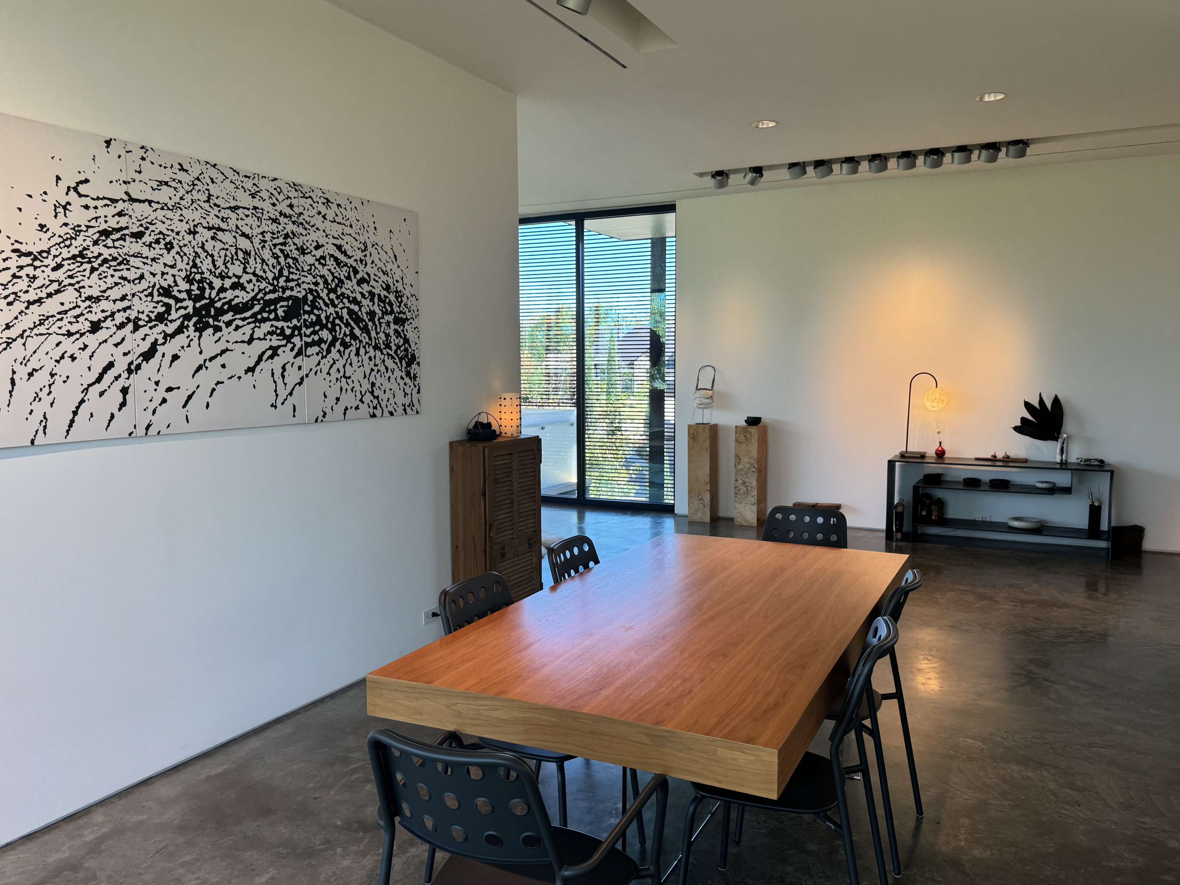 Architectural Masterpiece: Modern Treehouse with Sunset Pool Image in Lake Highlands, Dallas, TX