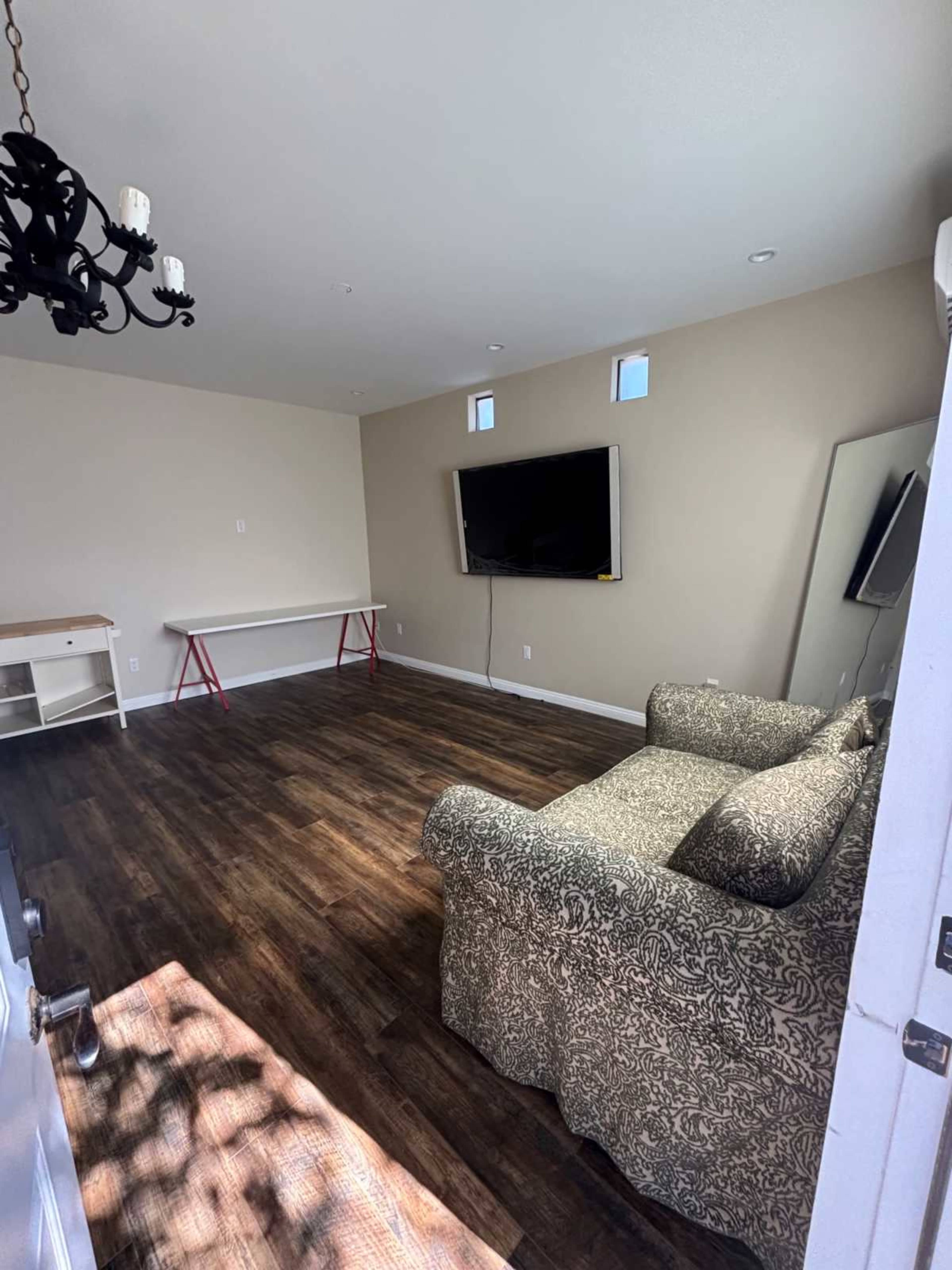 Studio Pool House and or Backyard Image in Winnetka, Winnetka, CA