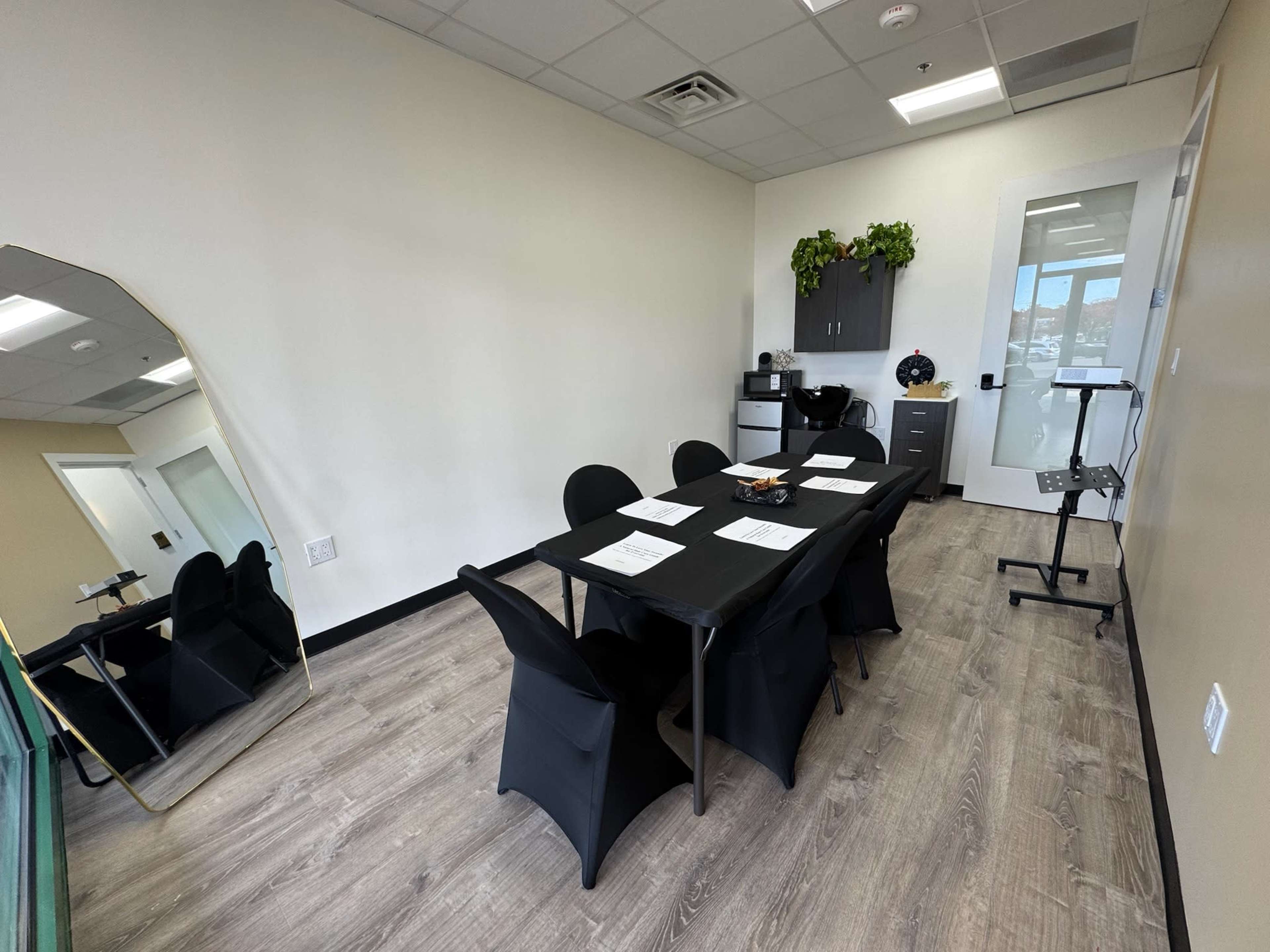 Salon Suite & Versatile Creative Studio  | Meetings, Classes & Content Image in Forestville, Forestville, MD