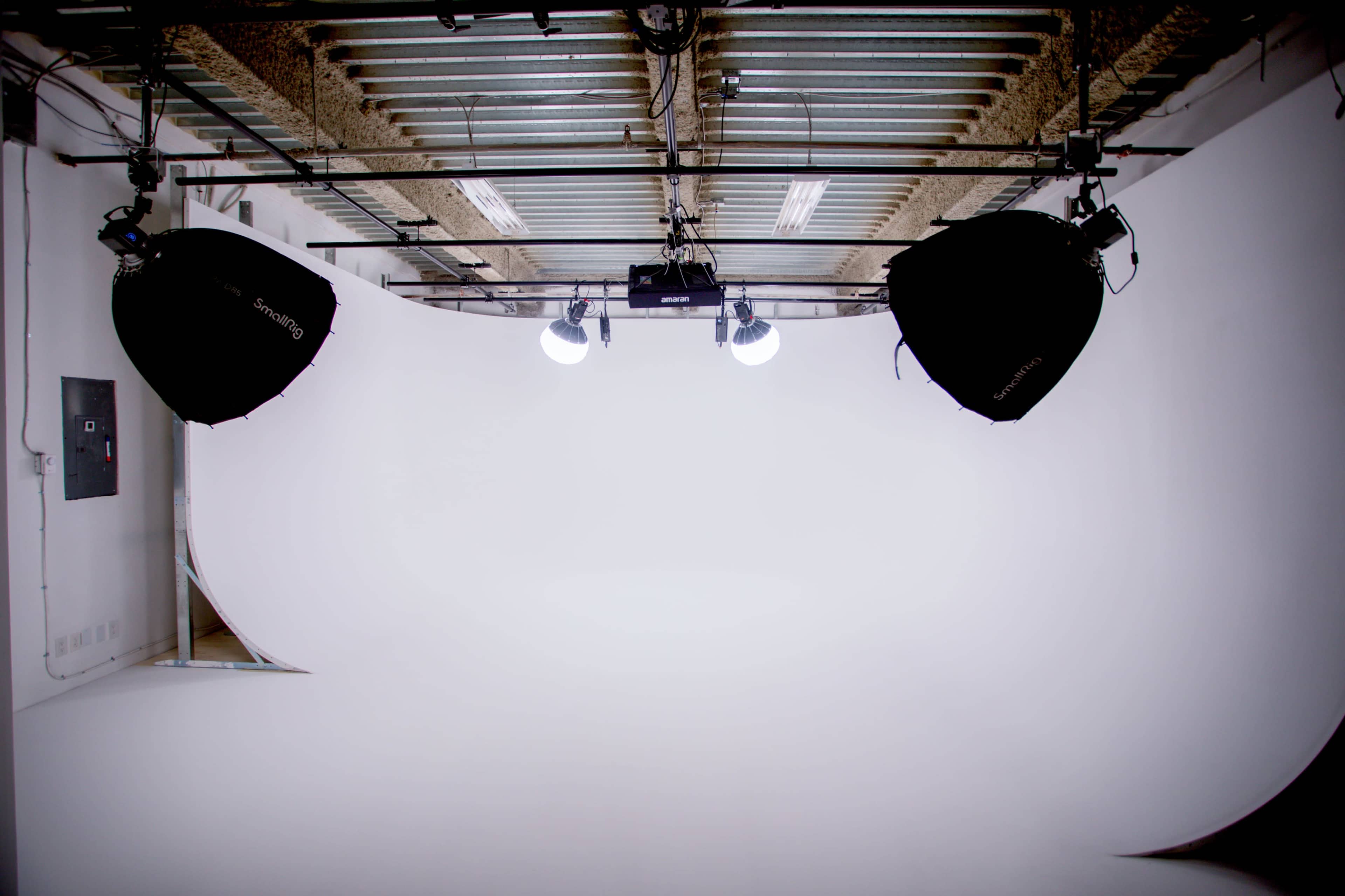 3 Sided Cyclorama Wall Image in Burnaby, Burnaby, BC