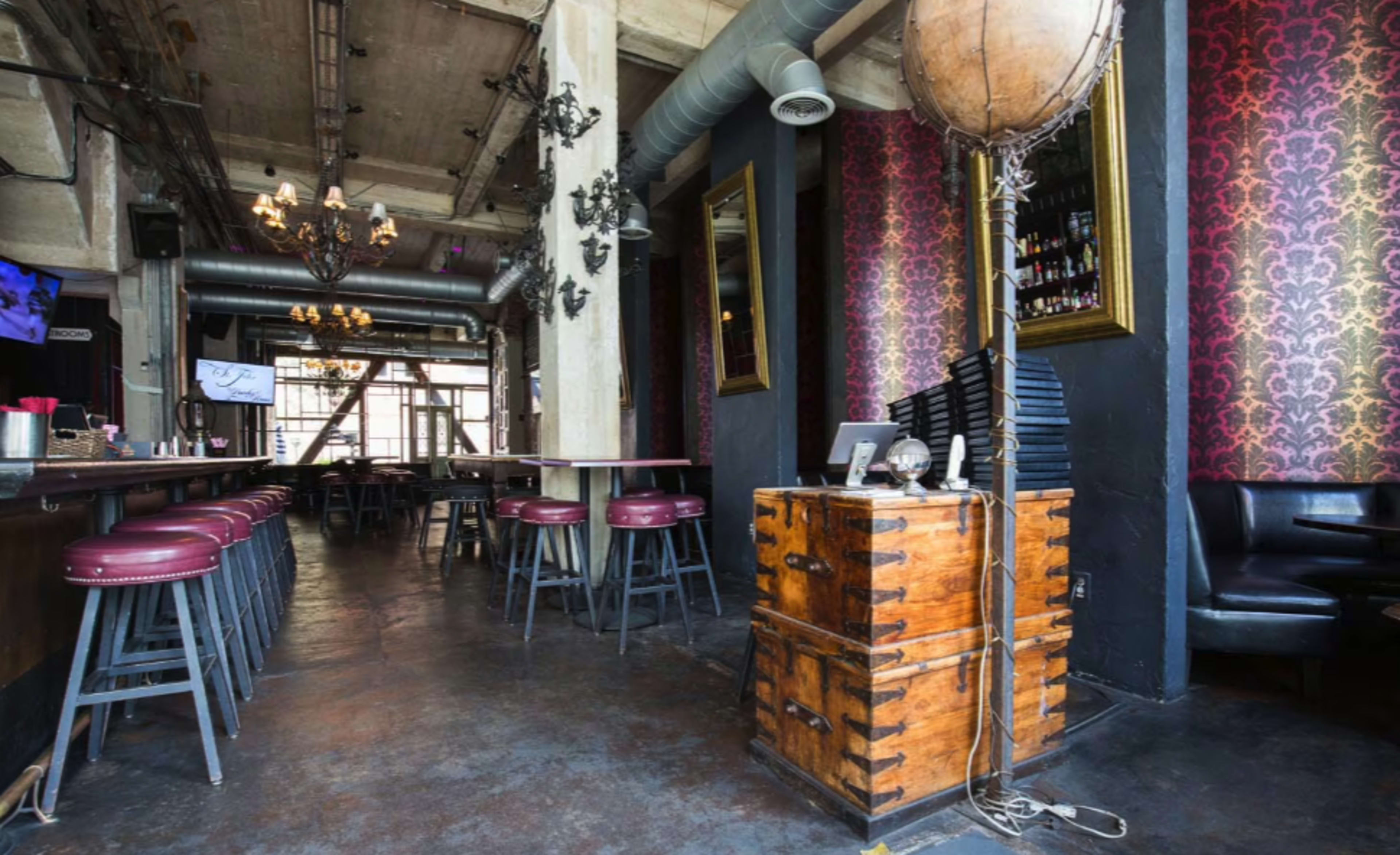 Main Room & Bar Image in Hollywood, Los Angeles, CA