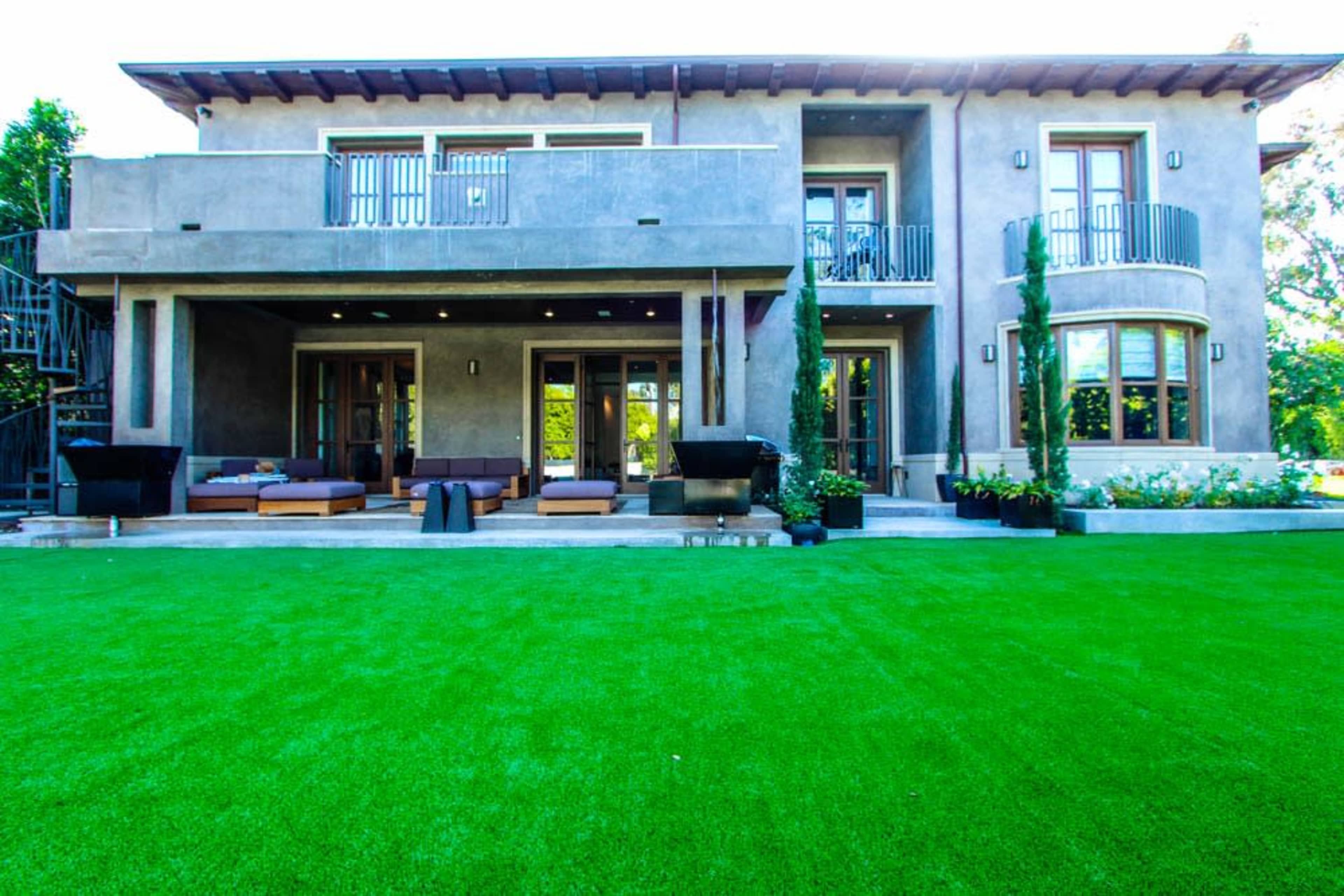 MODERN MEDITERRANEAN VILLA W/ POOL & COURTYARD Image in Brentwood, Los Angeles, CA