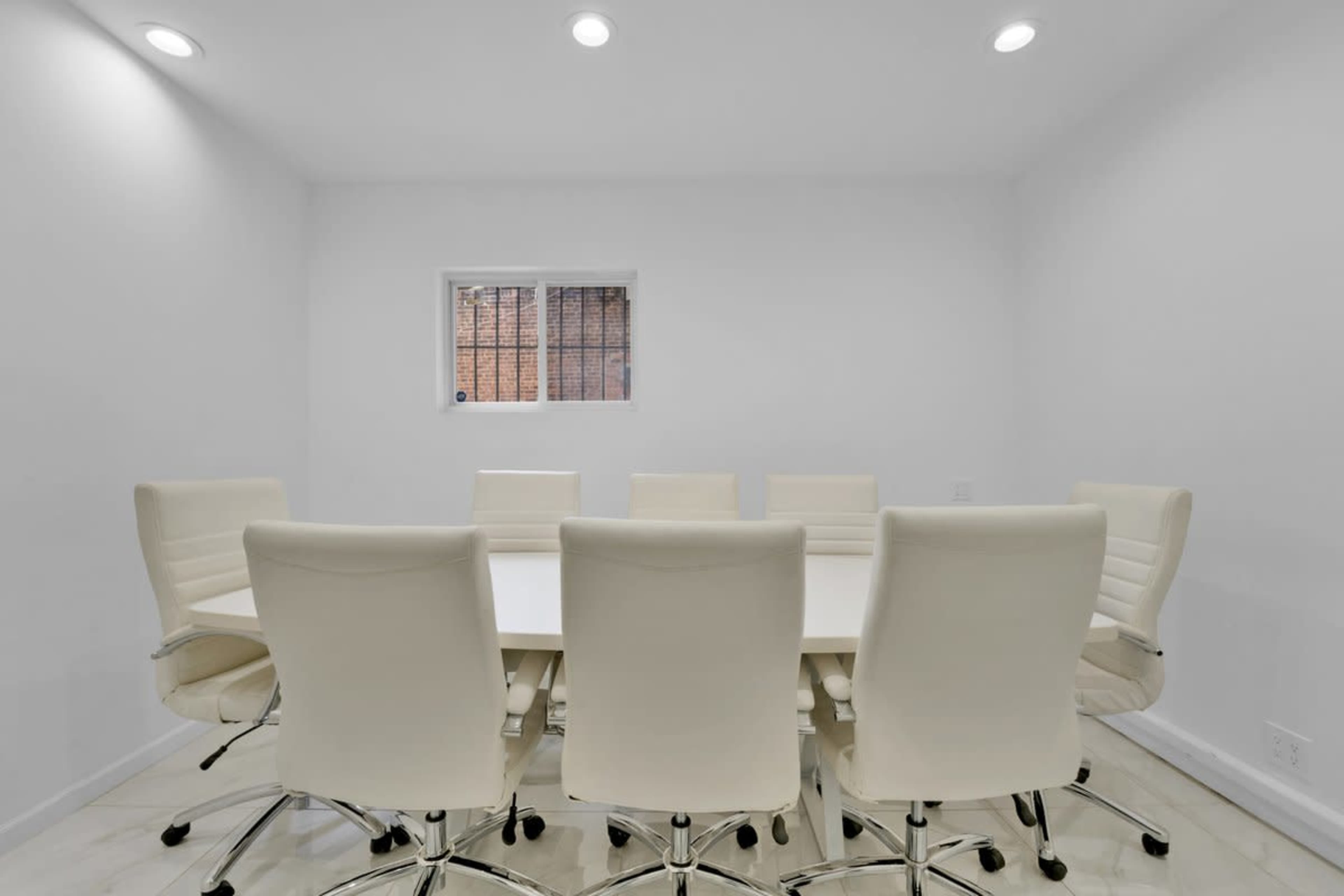 Conference Room for Hourly Rent: Professional & Private Image in Richmond Hill, Richmond Hill, NY