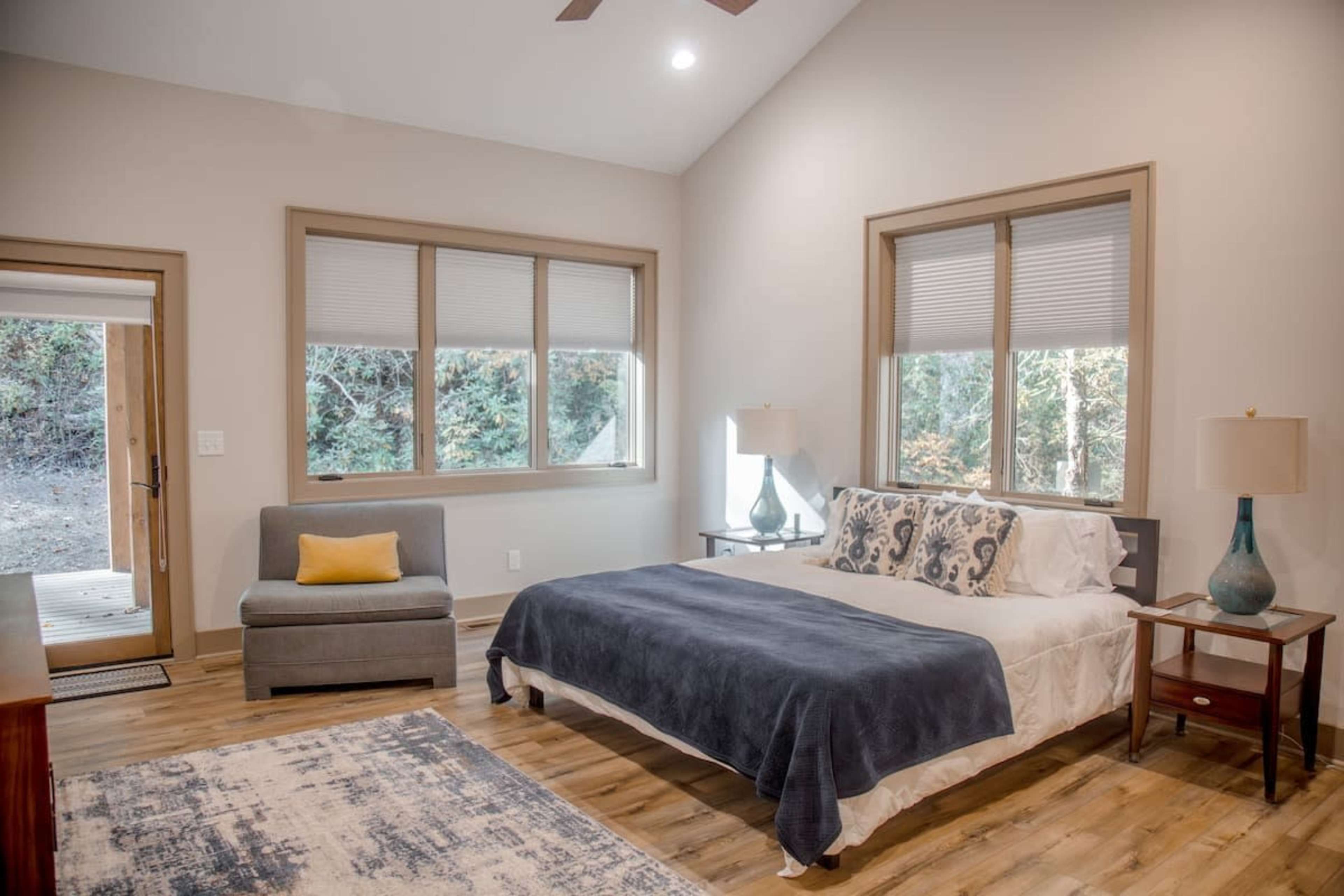 Luxury Cabin in Western NC Mountains (within Nantahala National Forest) and walking distance to Glen Falls. Image in , Highlands, NC