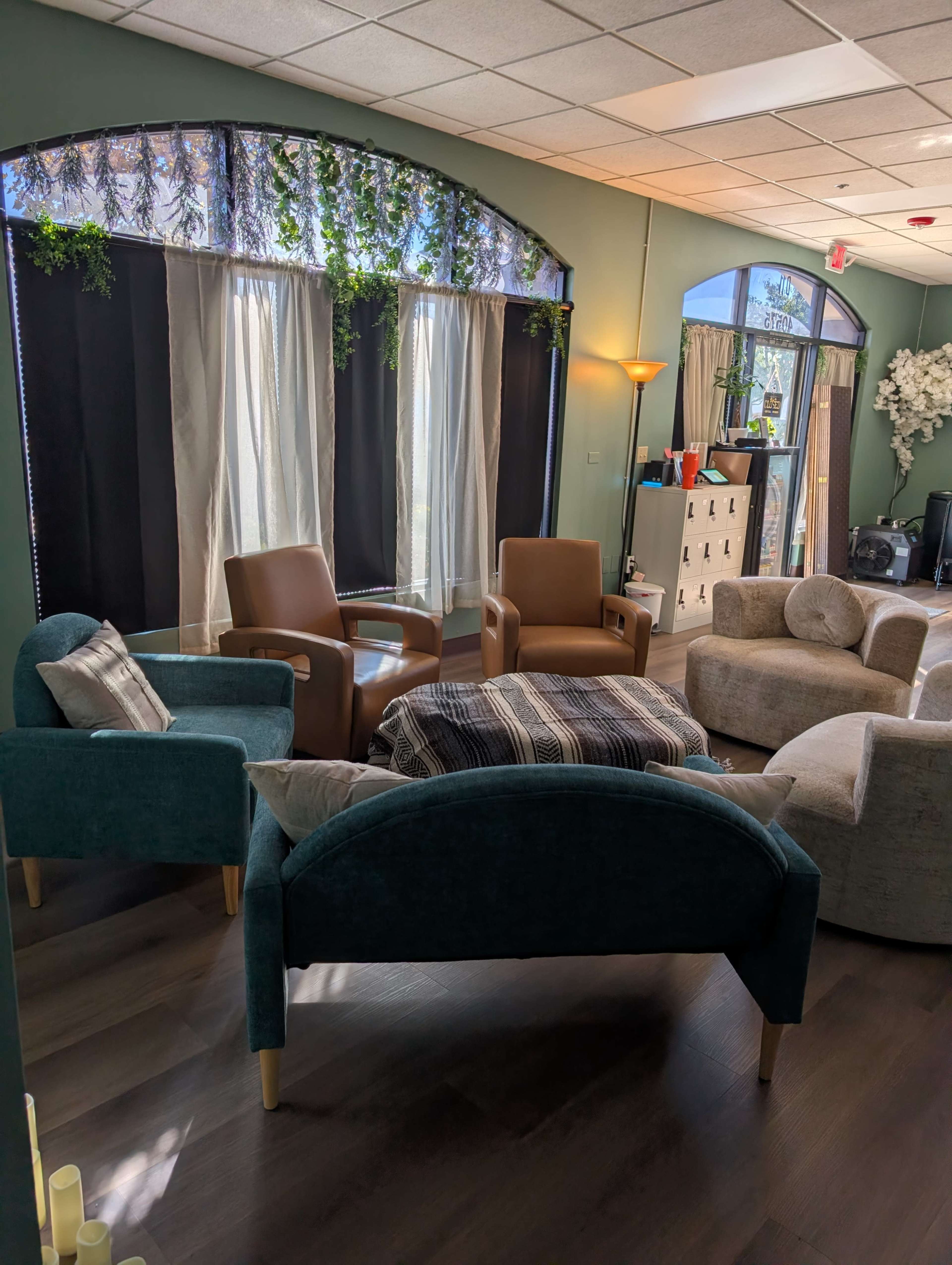 Cal Oaks Boutique in Busy Shopping Center Image in Murrieta, Murrieta, CA