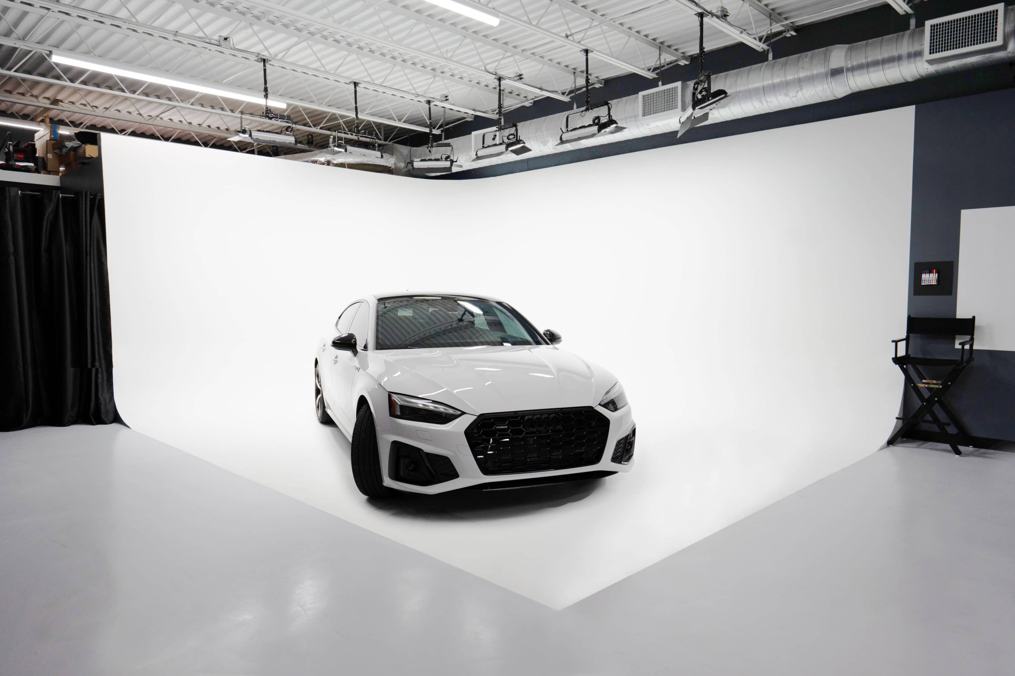 Large RGB Photo/Video Studio with 16 x 21 ft Cyclorama Infinity Wall Image in Pompano Beach, Pompano Beach, FL