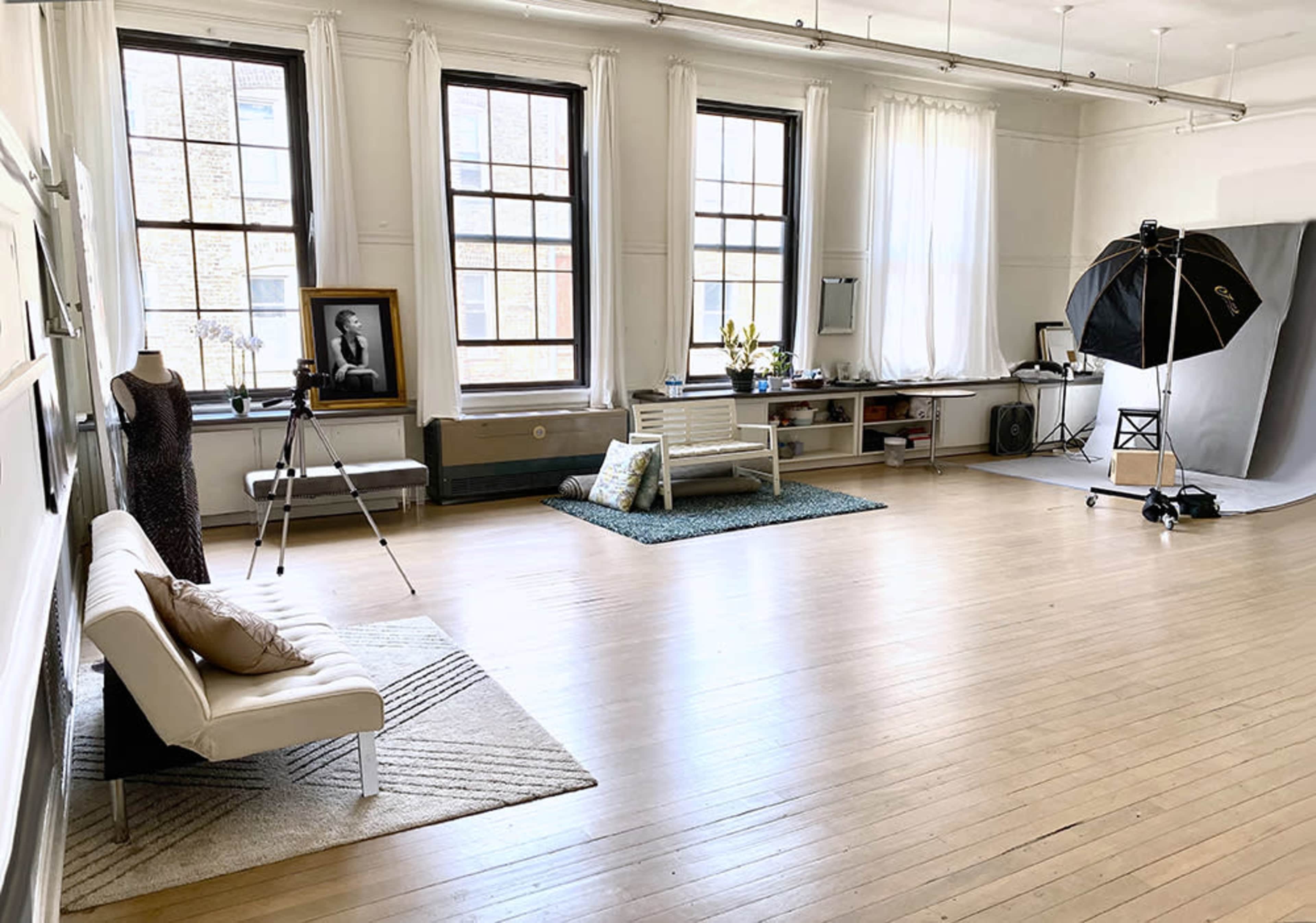 Natural Light Studio in Beautiful Evanston Image in Evanston Township, Evanston, IL
