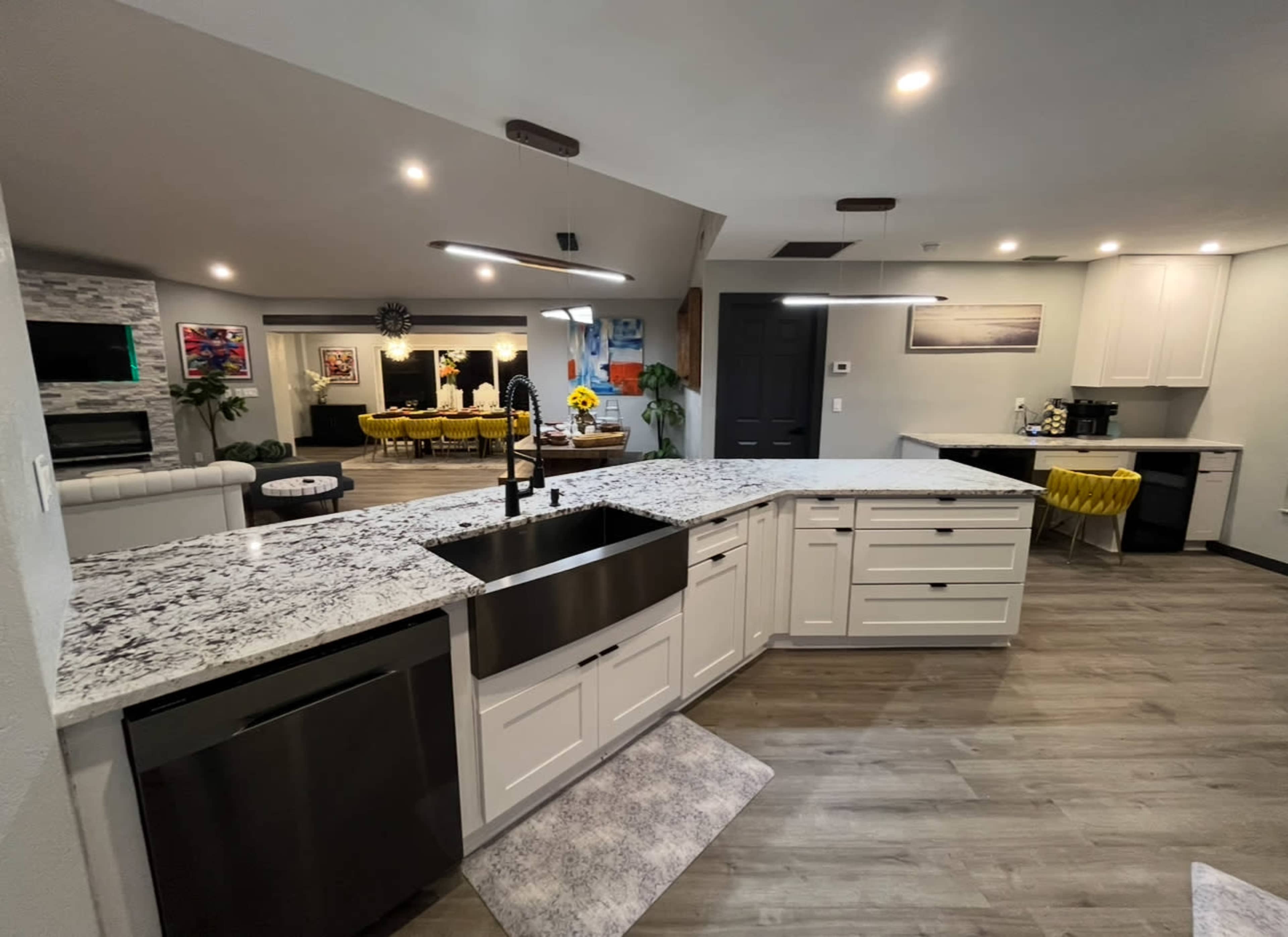Modern house with Resort Venue  by the Mackinac Canal Image in Hancock, Cape coral, FL