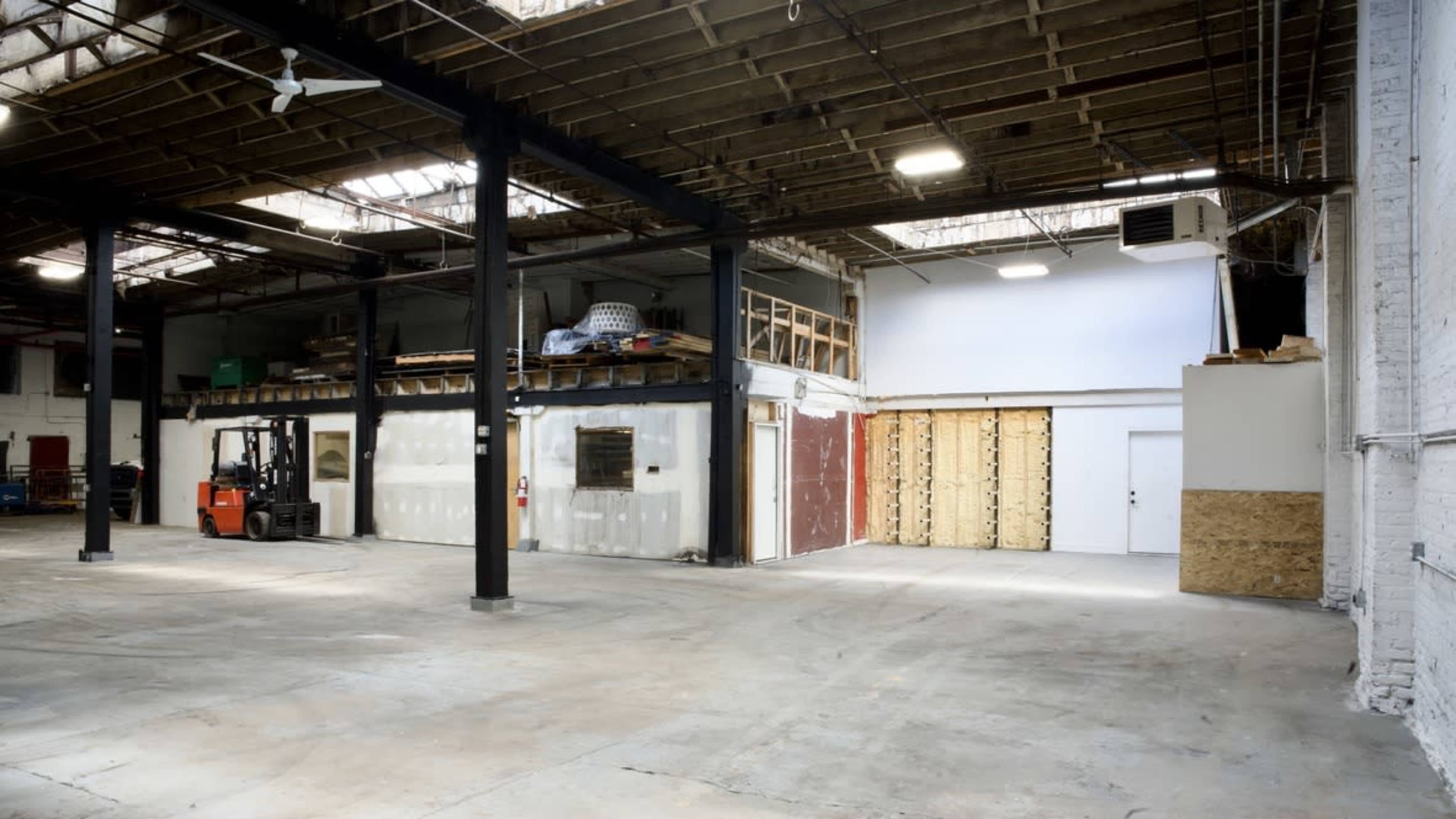 West Side Industrial Light Image in Humboldt Park, Chicago, IL