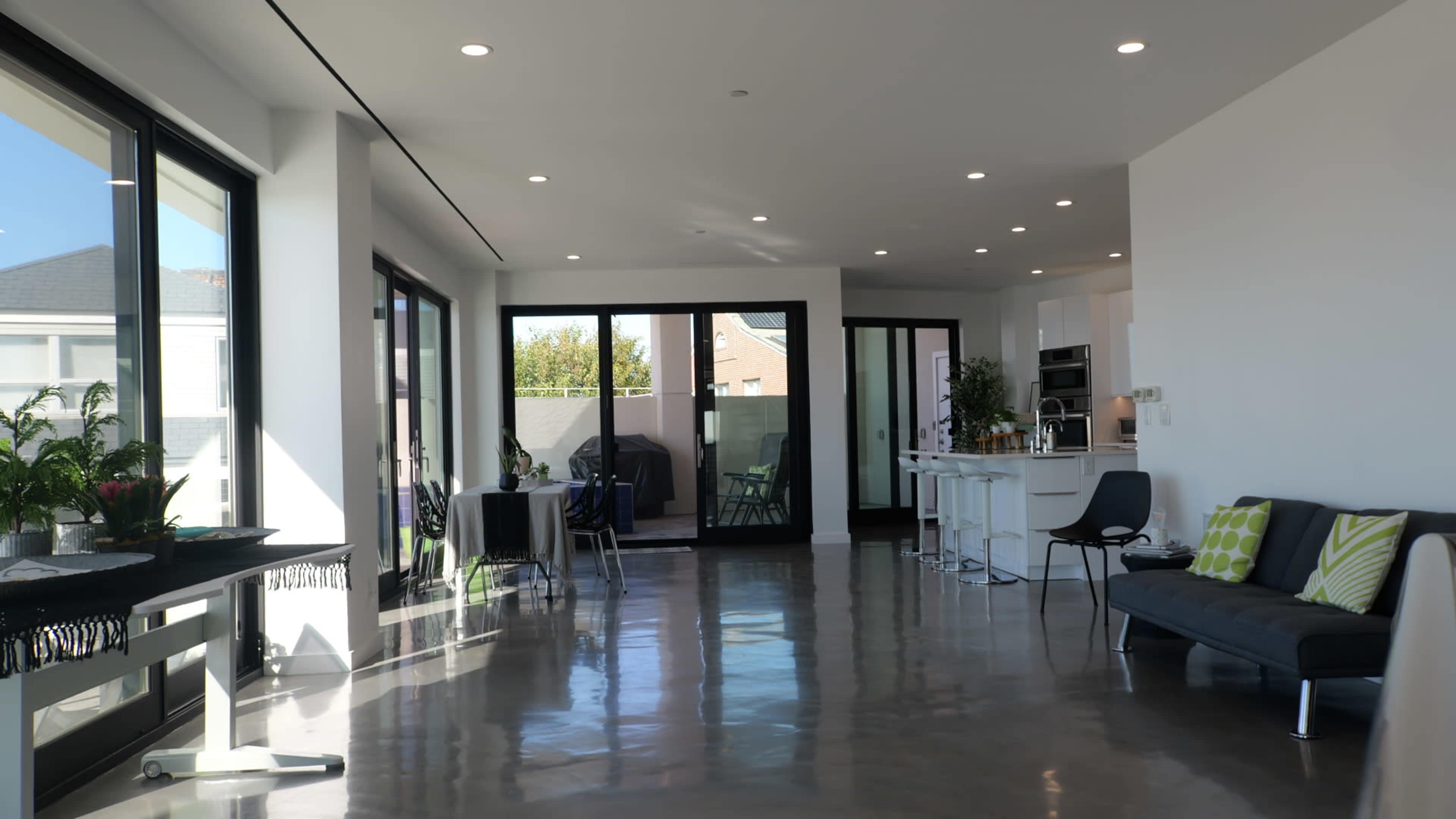 Modern Beach House Image in Neponsit, Neponsit, NY