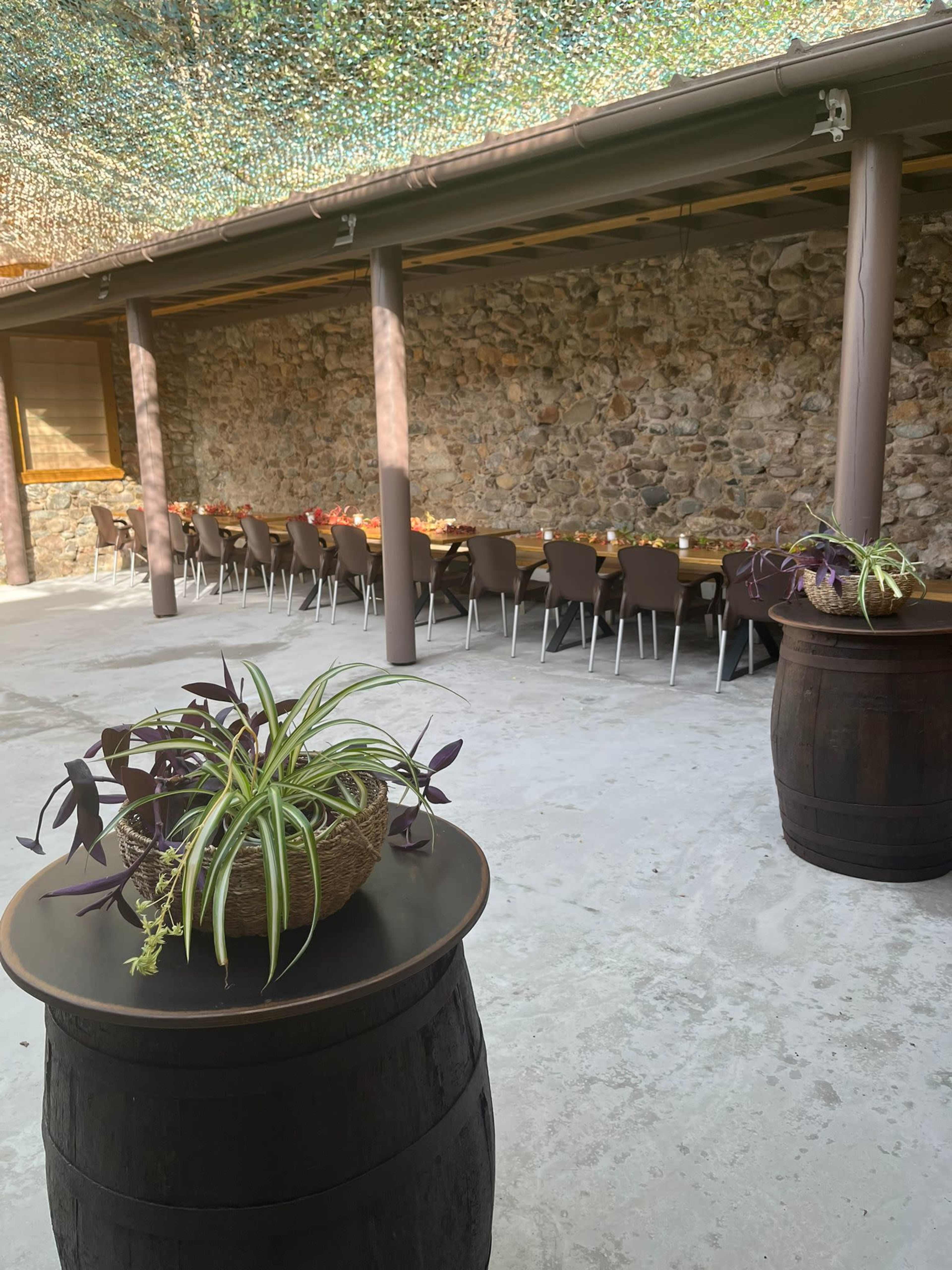 PATIO CON PORCHE, BARBACOA  y  salón interior  para CELEBRACIONES cerca de GERONA Image in Bescanó, Bescanó, GI