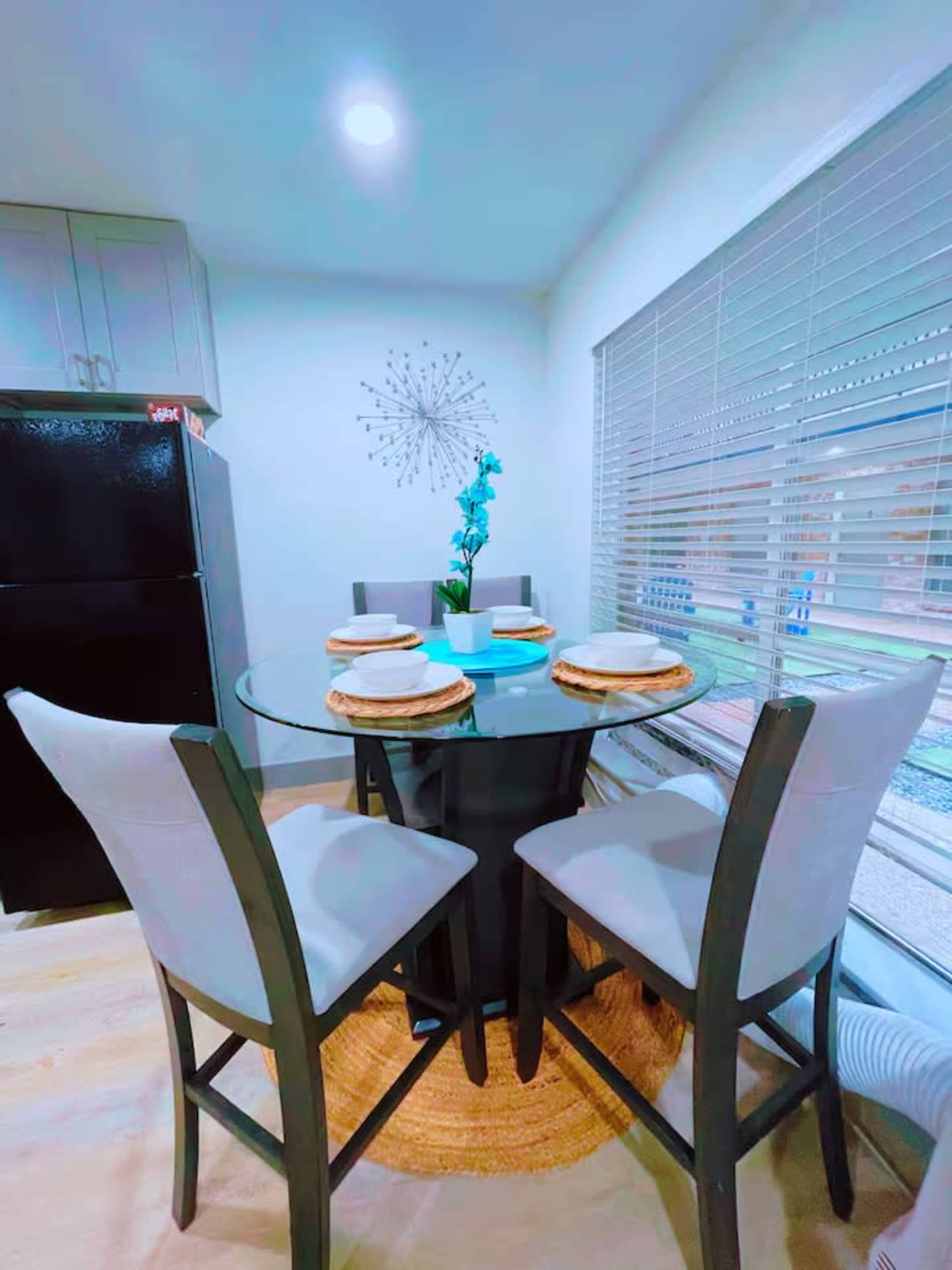 Lifestyle Trendy Santorini Content Suite - Montrose/Midtown Image in Montrose, Houston, TX