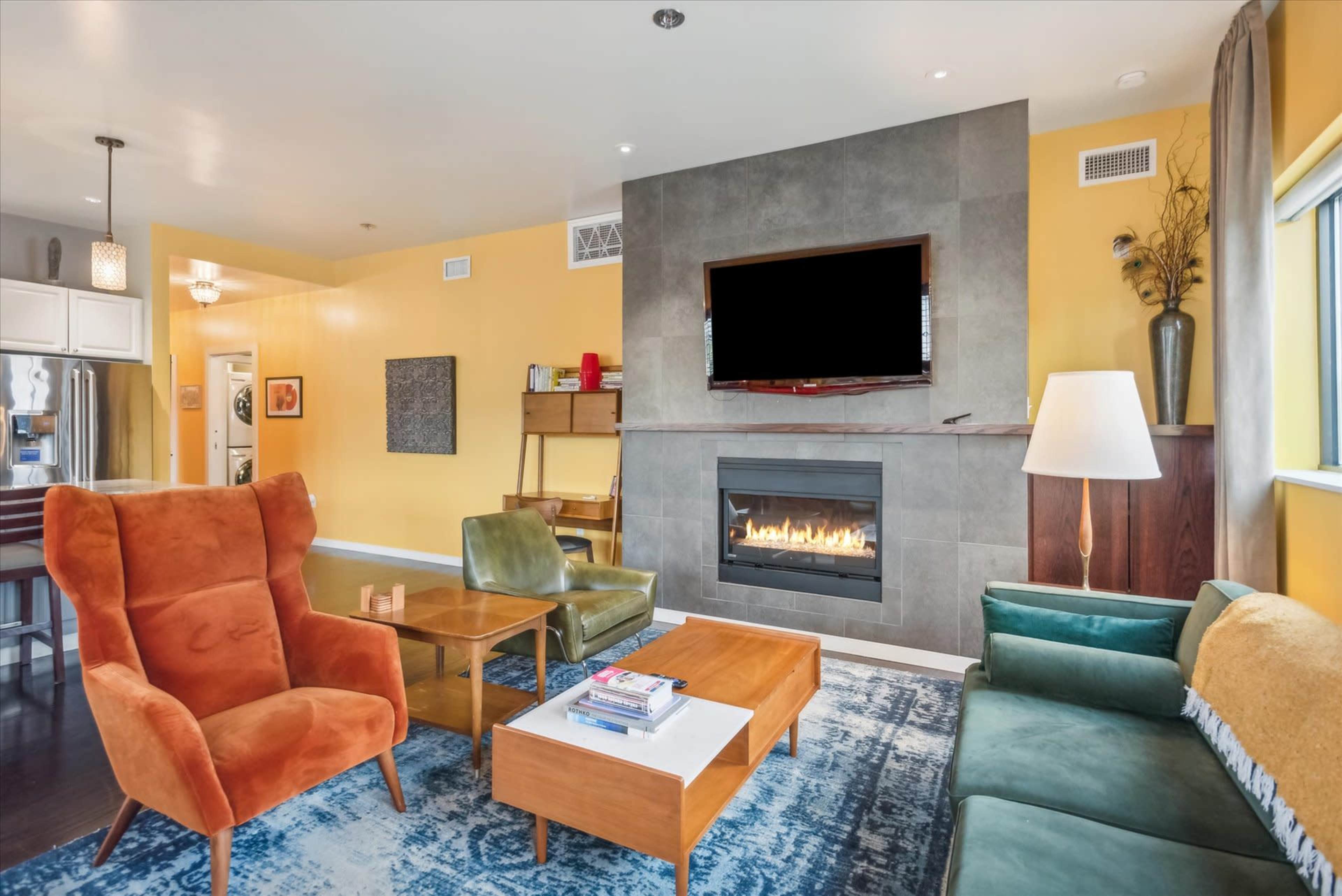 Bright, Stylish Urban Suite with Open Layout in SE Portland Image in Southeast Portland, Portland, OR