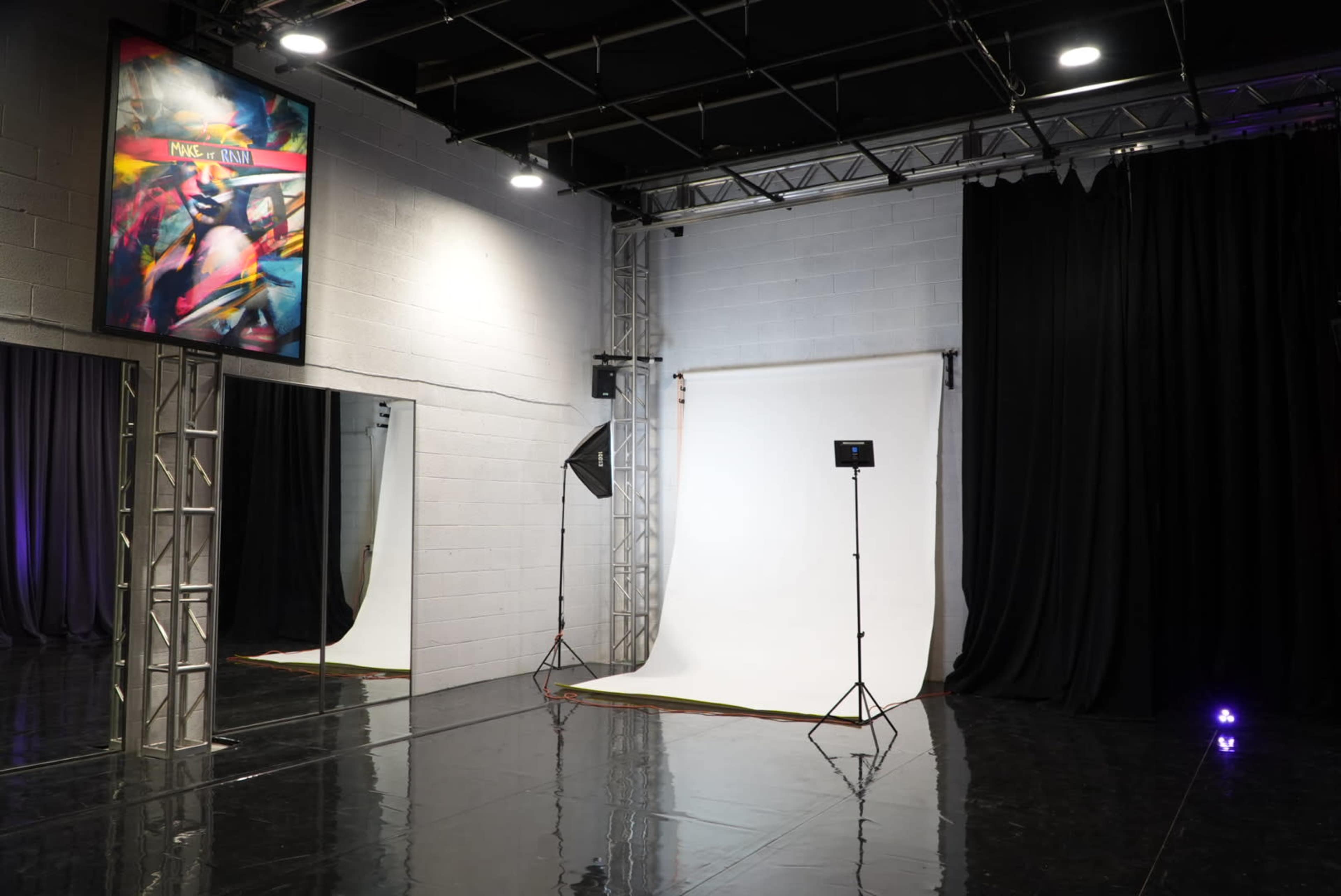 Warehouse Creative Space with Overhead Grid, Glossy Dance Floor, Ambient Lighting Image in Winchester, Las Vegas, NV
