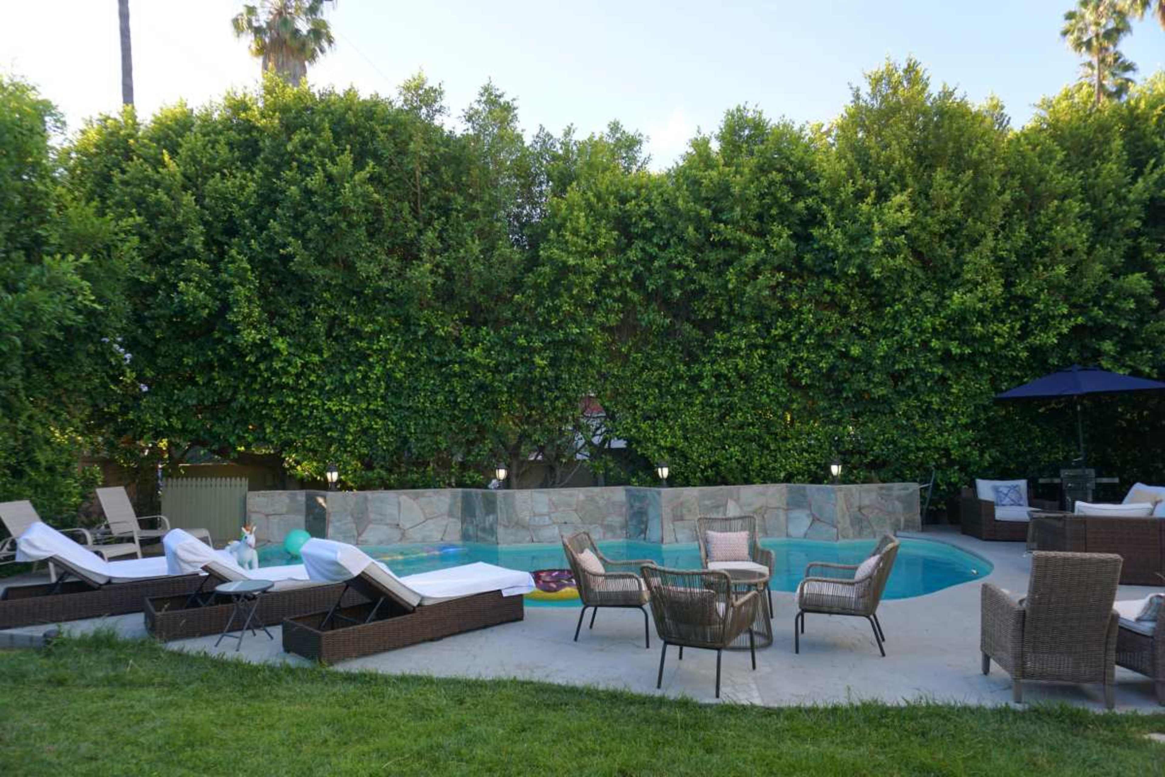 PROMO!! Book n Enjoy 5 bds with amazing Location Image in Hollywood Hills, Los Angeles, CA