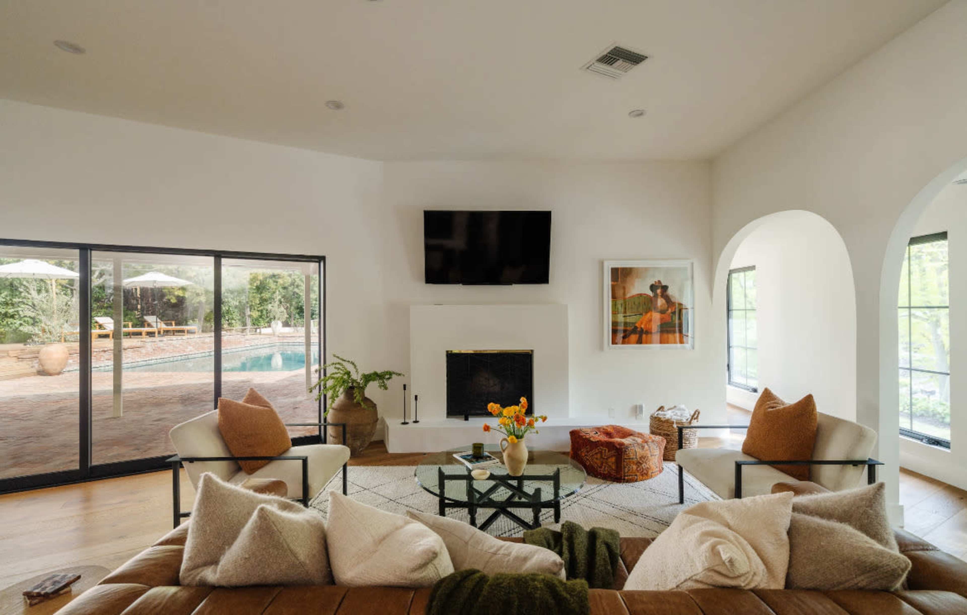 Private Encino Hills Home with Large Yard & Pool Image in Encino, Encino, CA