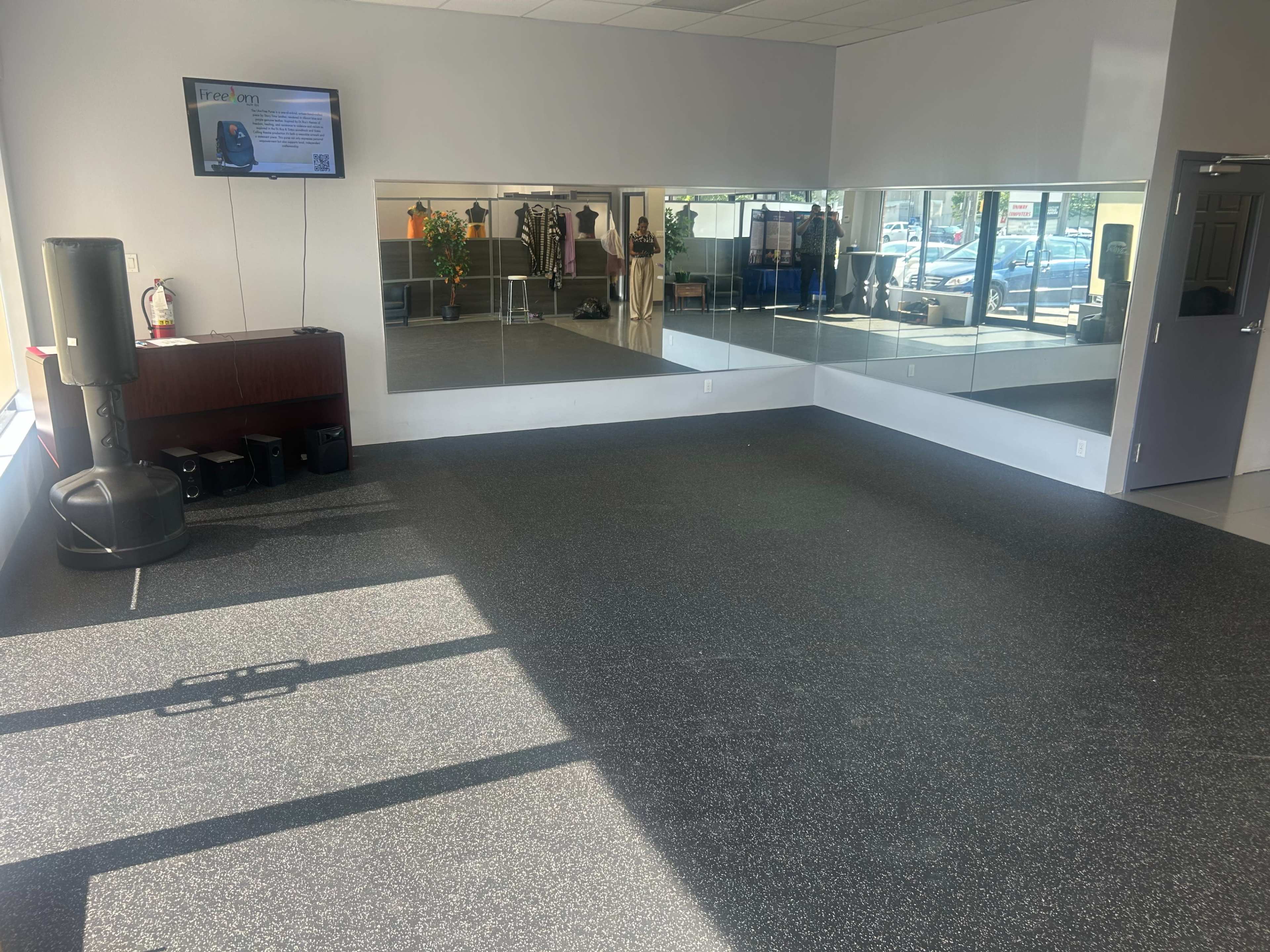 Versatile Multi-Use Studio Space in Scarborough – Perfect for Events, Rehearsals, Workouts and More! Image in Scarborough City Centre, Scarborough, ON