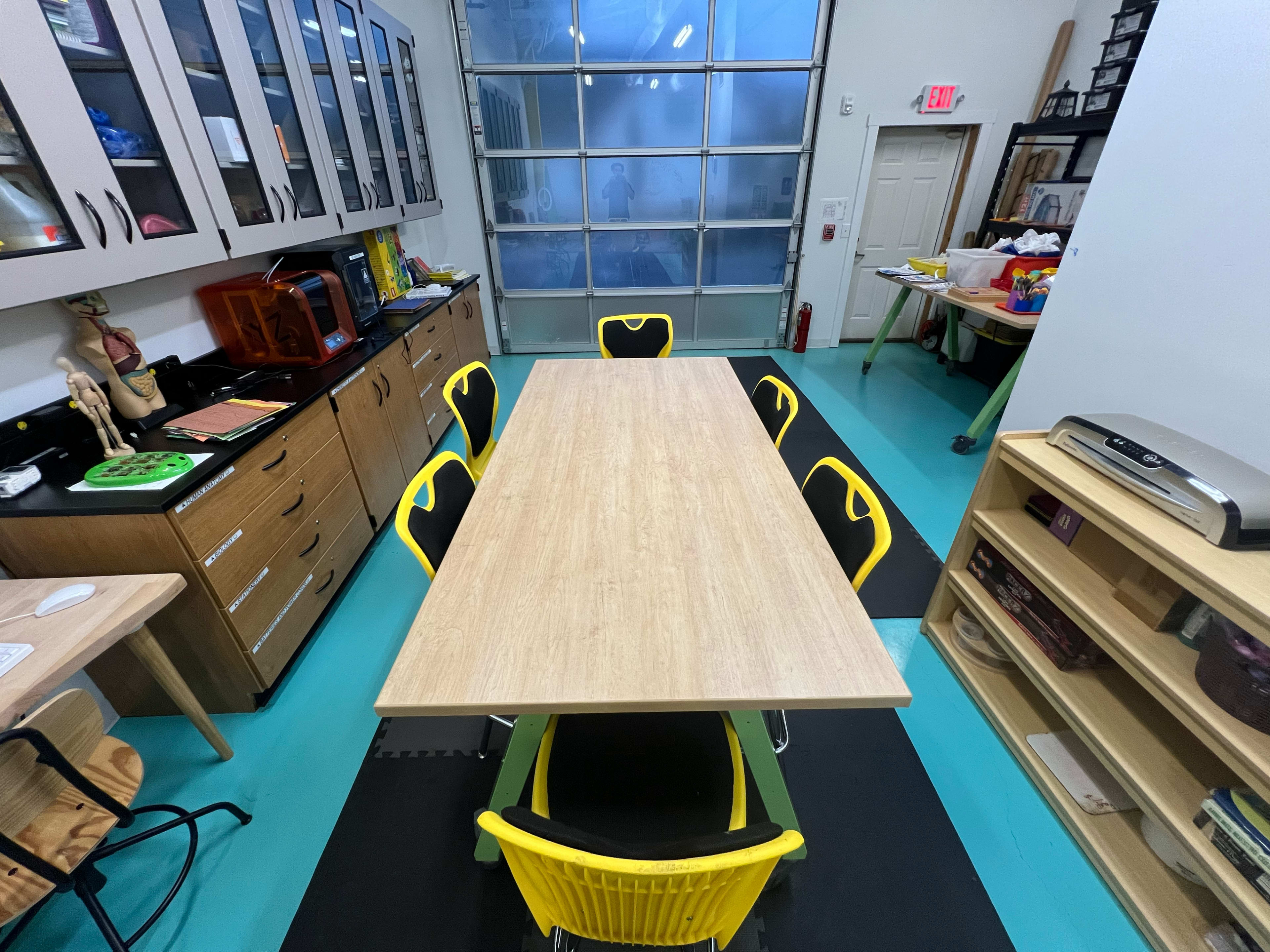 Creative Studio and Workshop Space with Green Screen and Workstations Image in Smyrna, Smyrna, GA