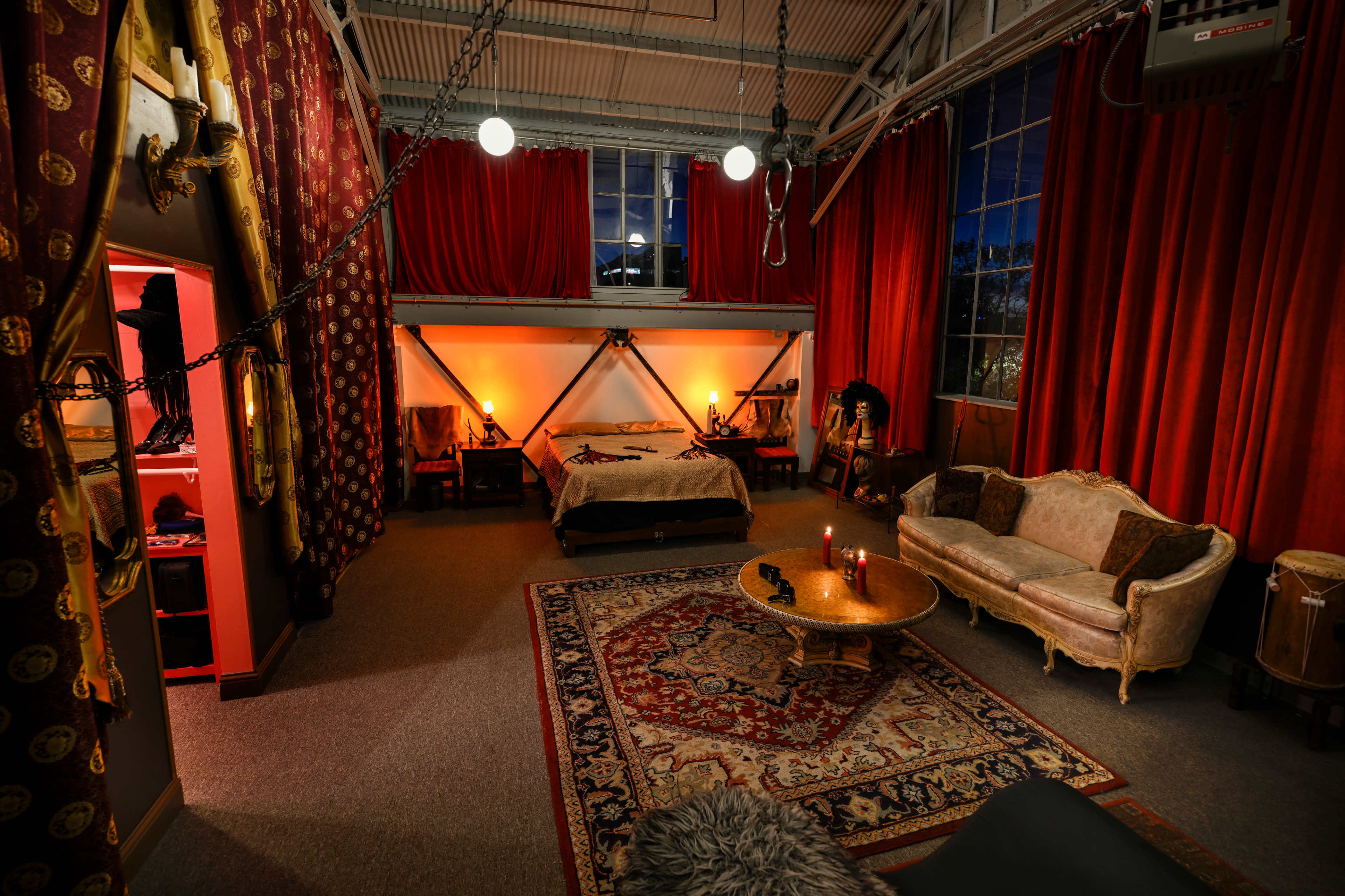 Vintage Luxury Boudoir studio with panoramic windows and multiple sets Image in Emeryville, Emeryville, CA