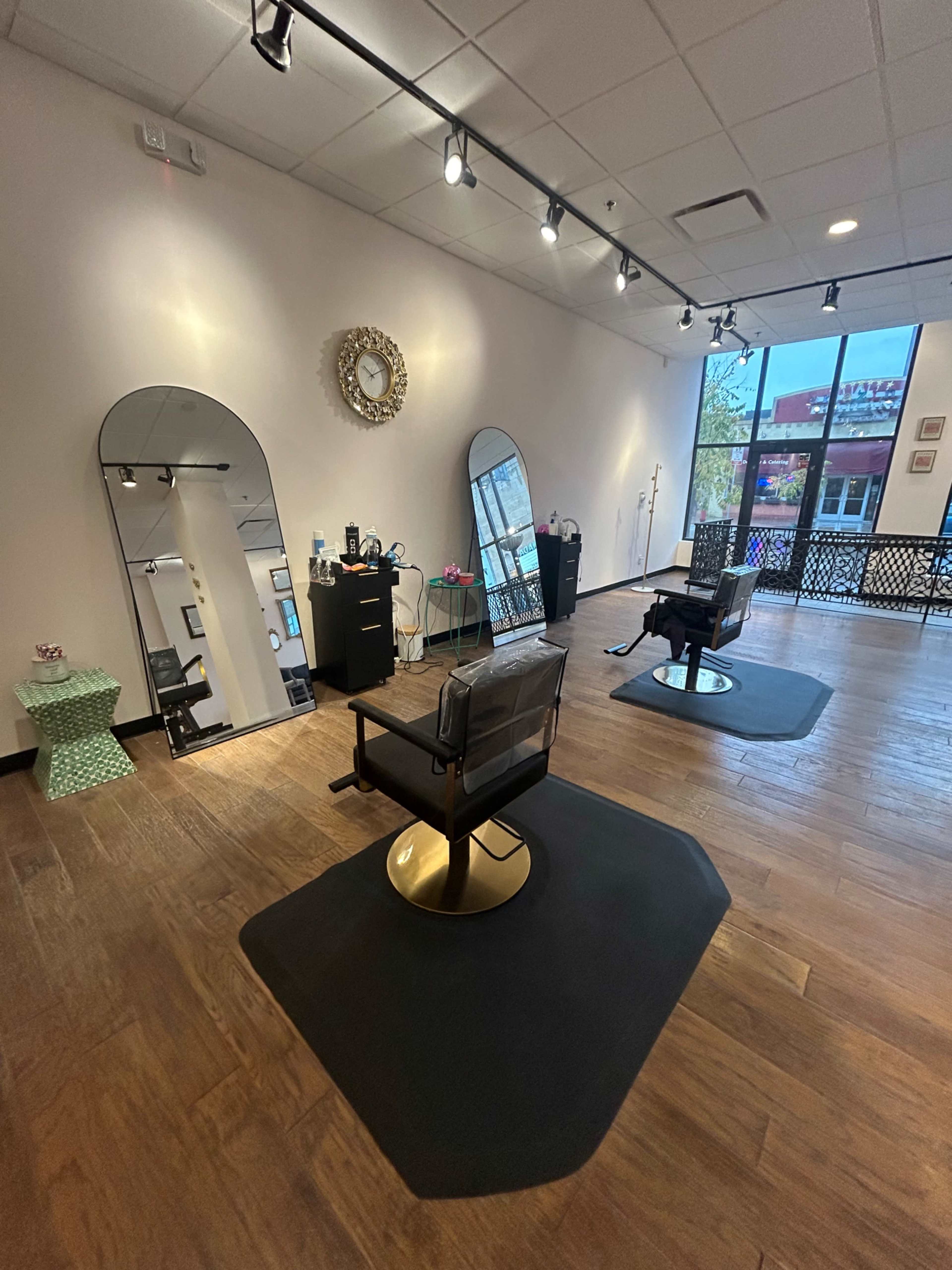 Hennepin Ave Storefront Salon space for rent Image in Calhoun Isles, Minneapolis, MN