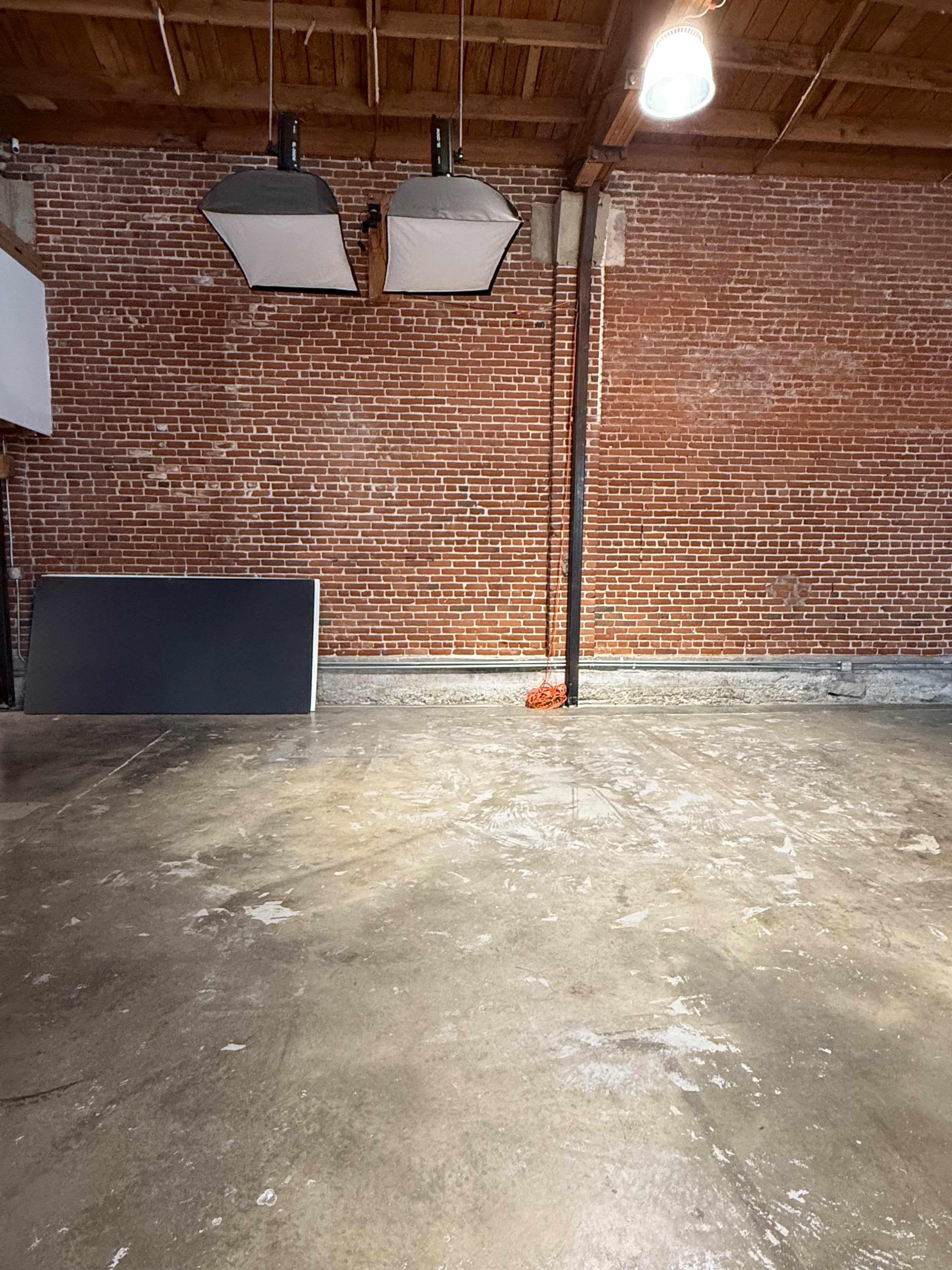 Urban cozy industrial studio space Image in Central LA, Los Angeles, CA