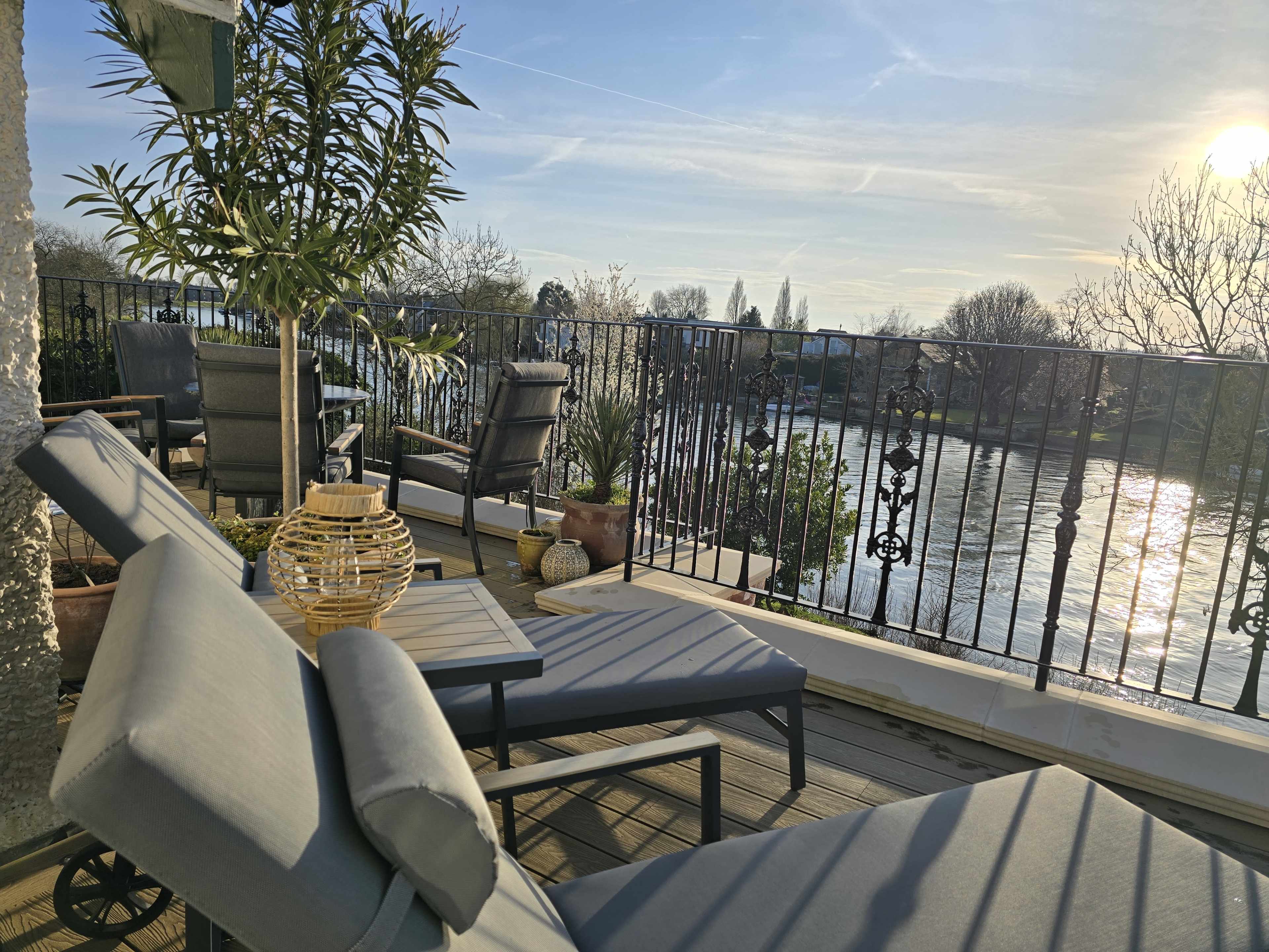 Beautiful Spacious Home With Character on the River Thames Perfect for Production Shoots Image in Staines-upon-Thames, Staines, ENG