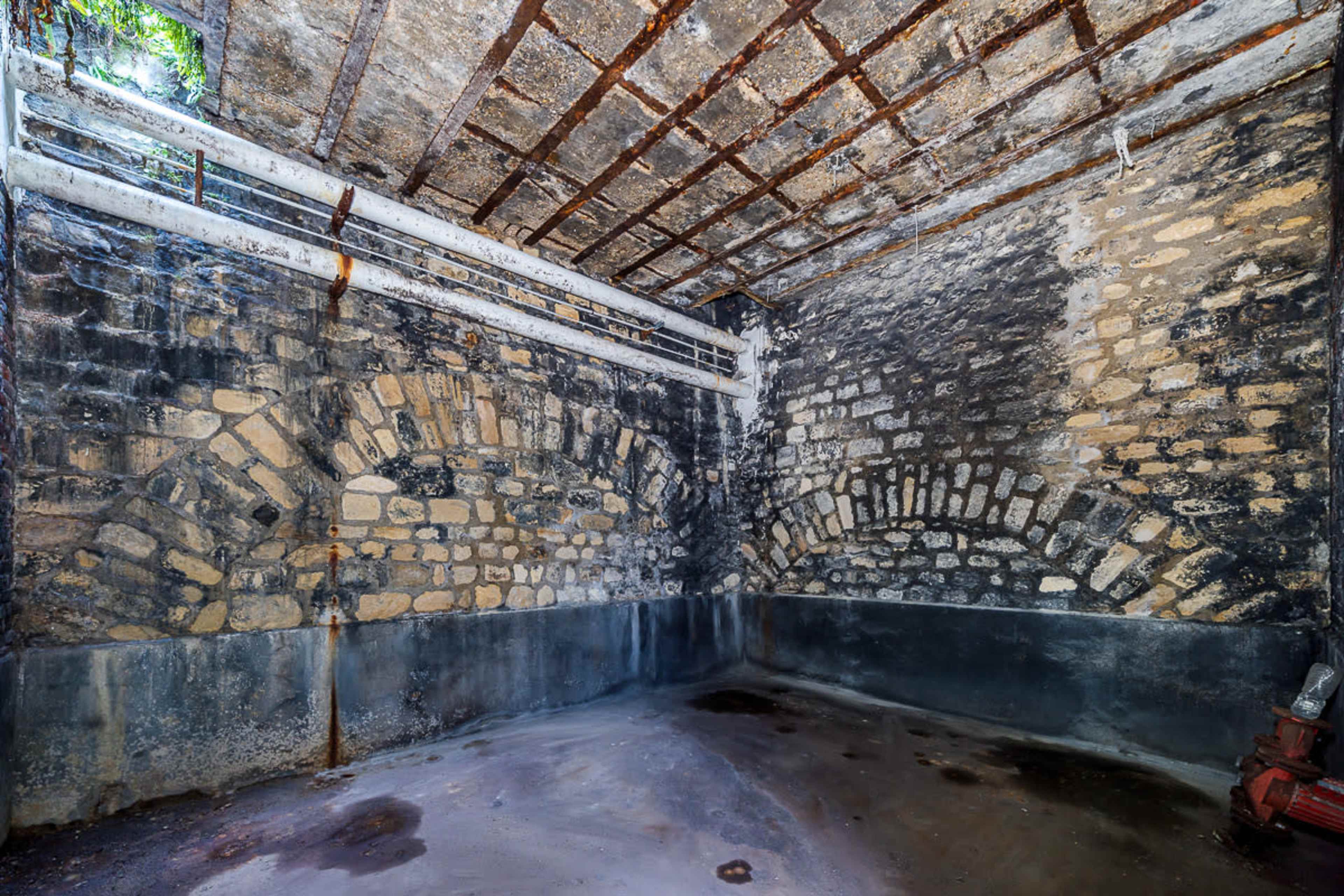 Espace industriel brut avec verrière - décor unique pour shooting & tournages - Paris 15e Image in Saint-Lambert, PARIS