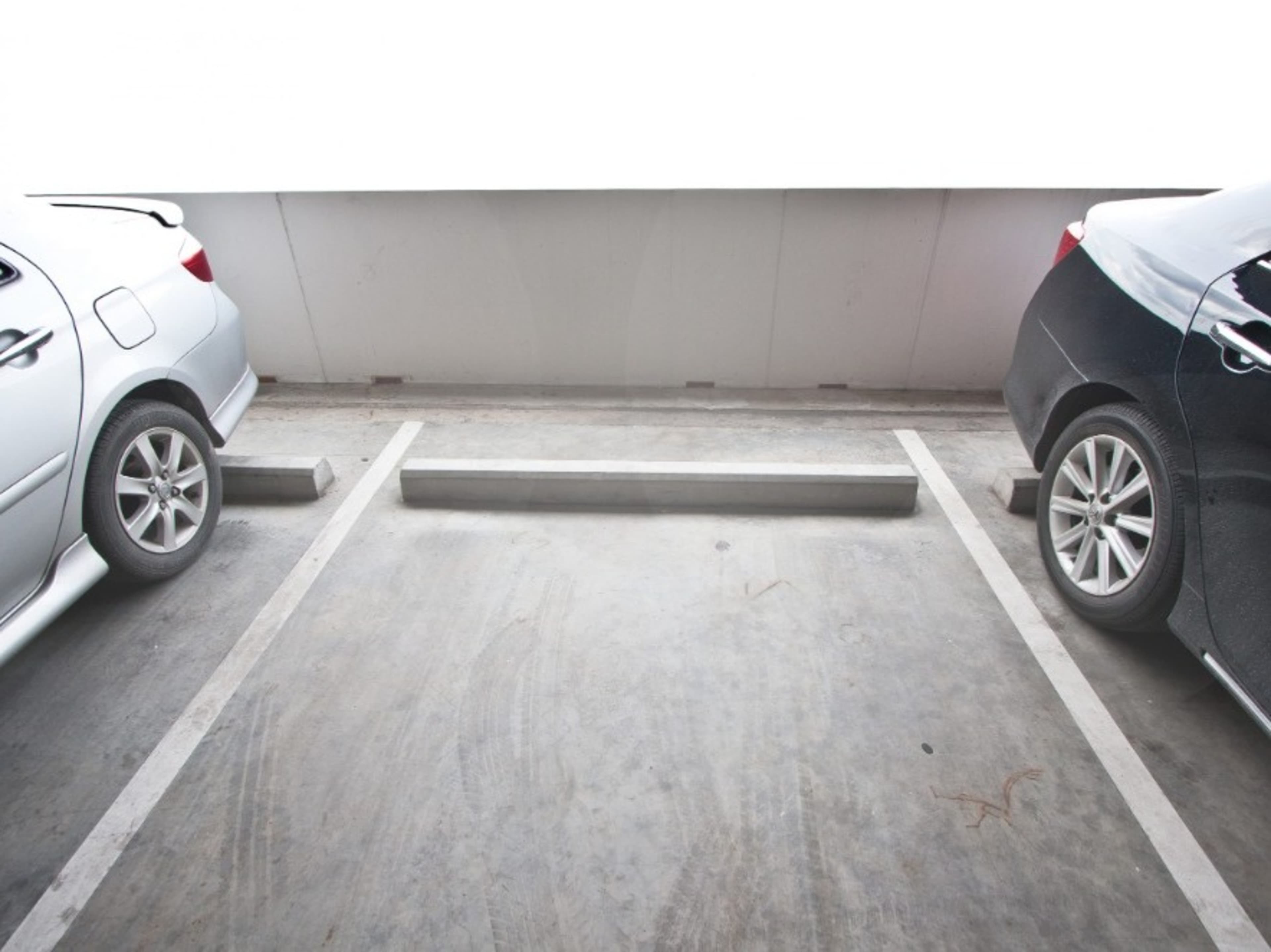 Off-Street Parking x 2