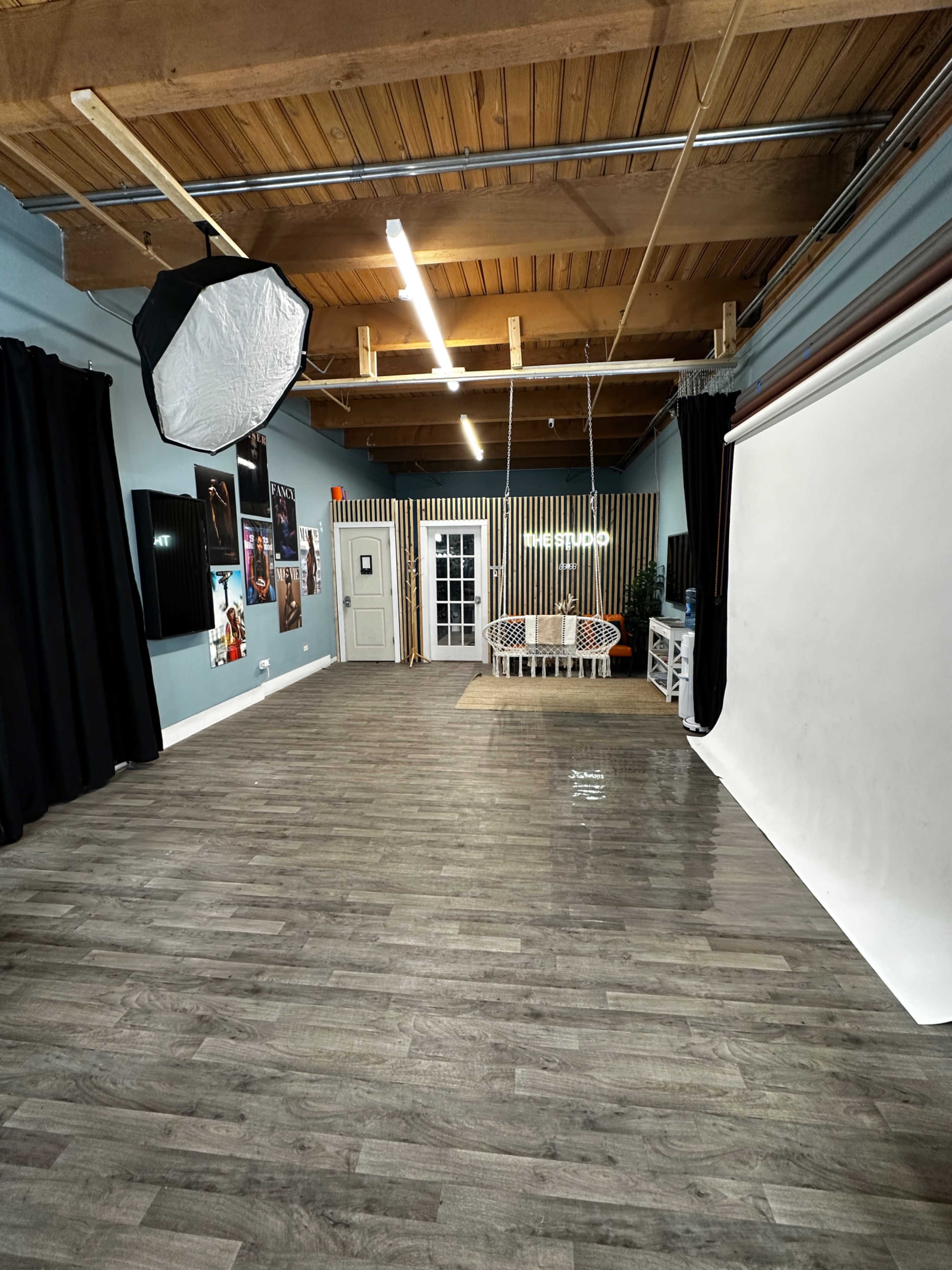 West Side of Chicago- Upscale photo studio Image in West Garfield Park, Chicago, IL