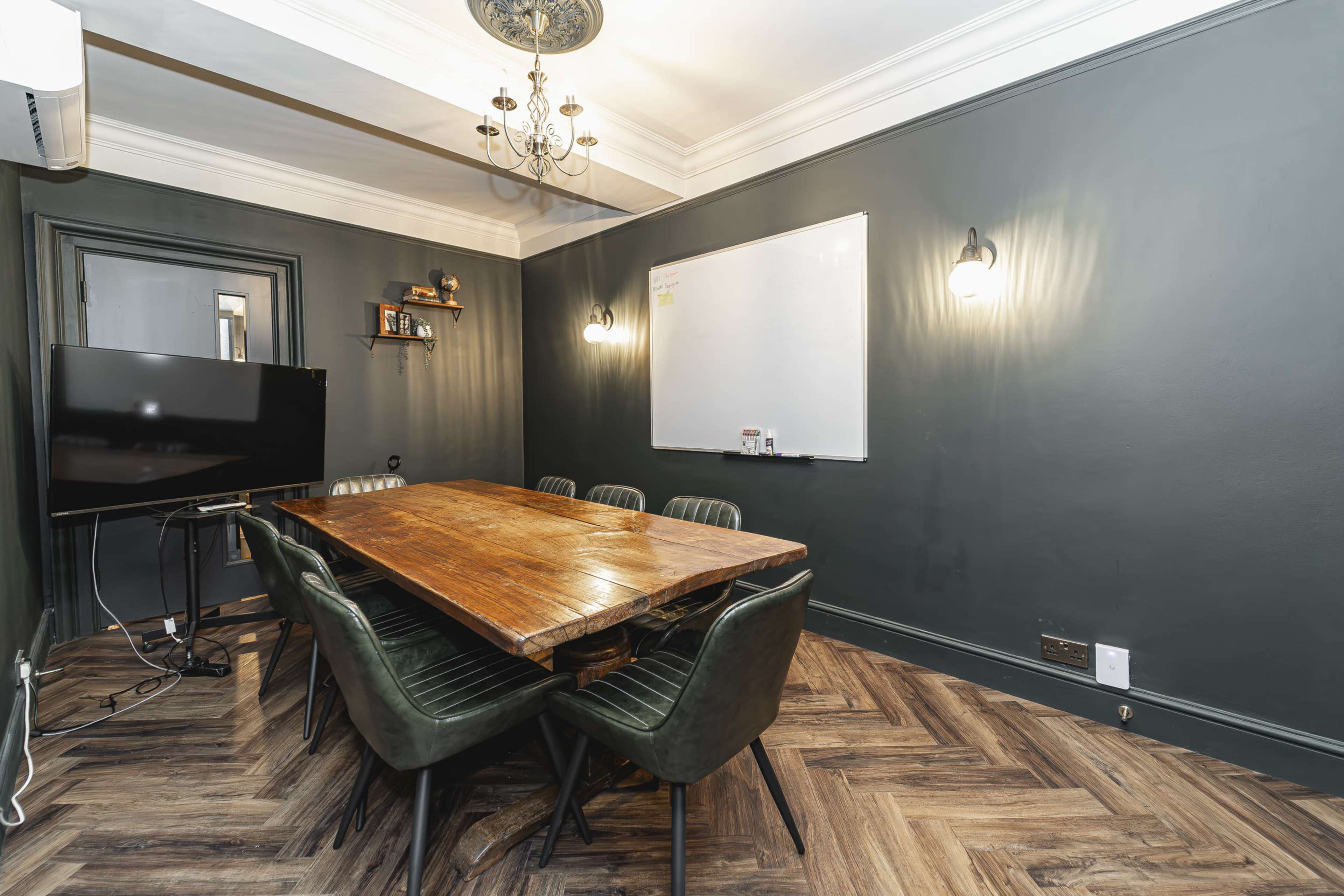 Premium Meeting Room for Hire in Mayfair – St George’s House, Hanover Square Image in Mayfair, London, ENG