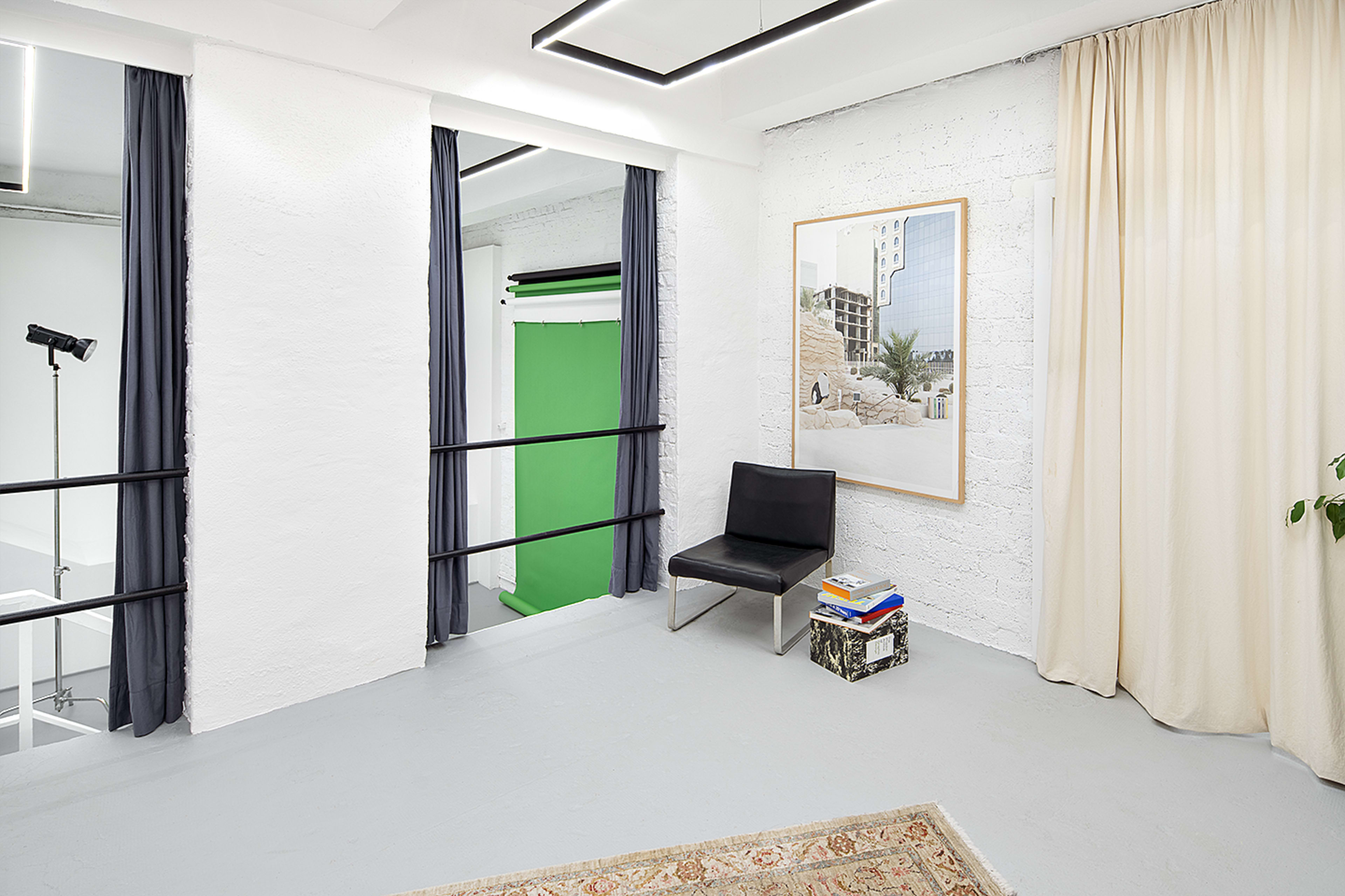 Kunstlichtstudio mit 4,5m Deckenhöhe in Köln Image in Bayenthal, Köln