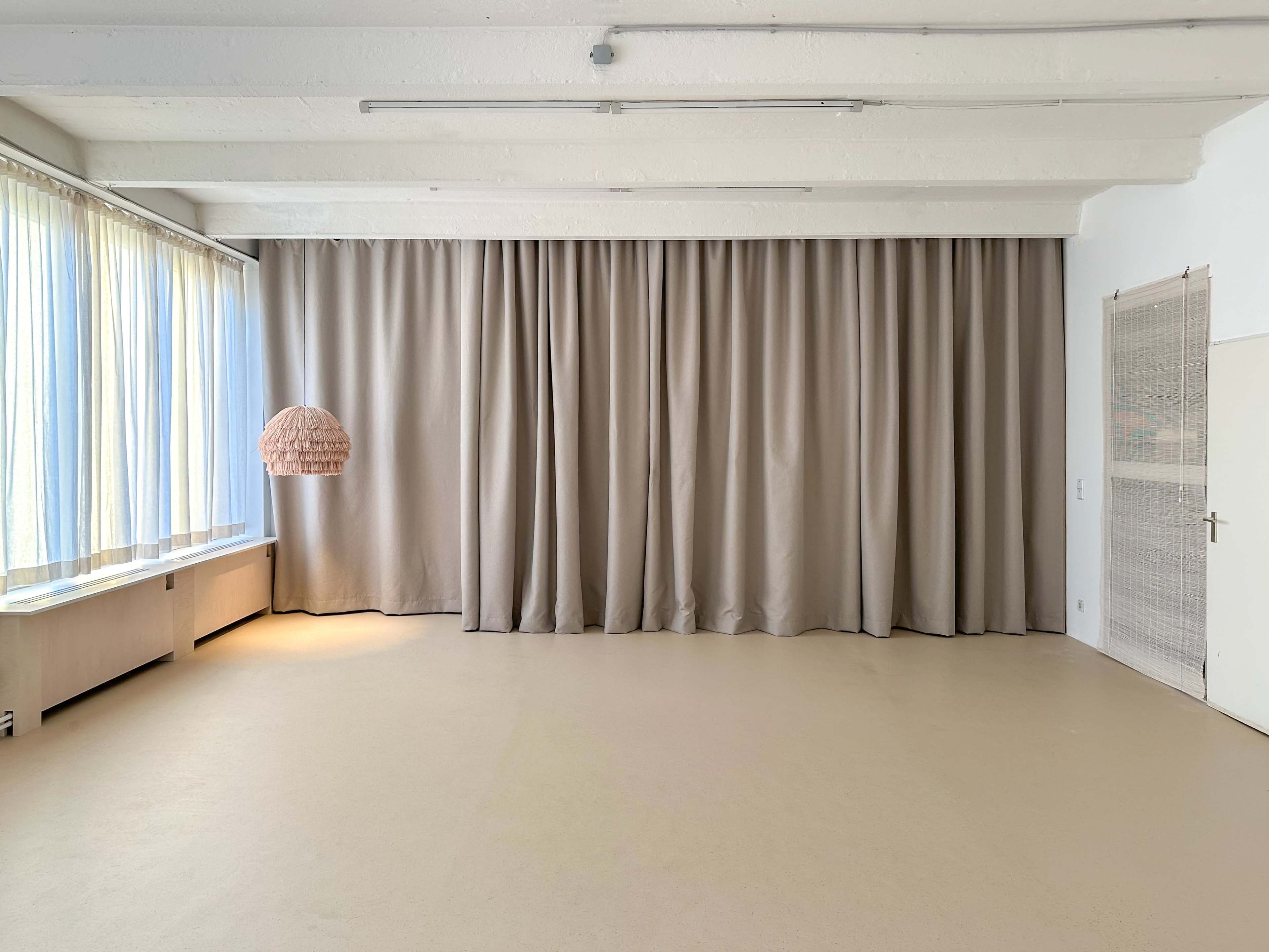 Tageslichtstudio in Neukölln im 3. Stock mit Ausblick Image in Neukölln, Berlin, 