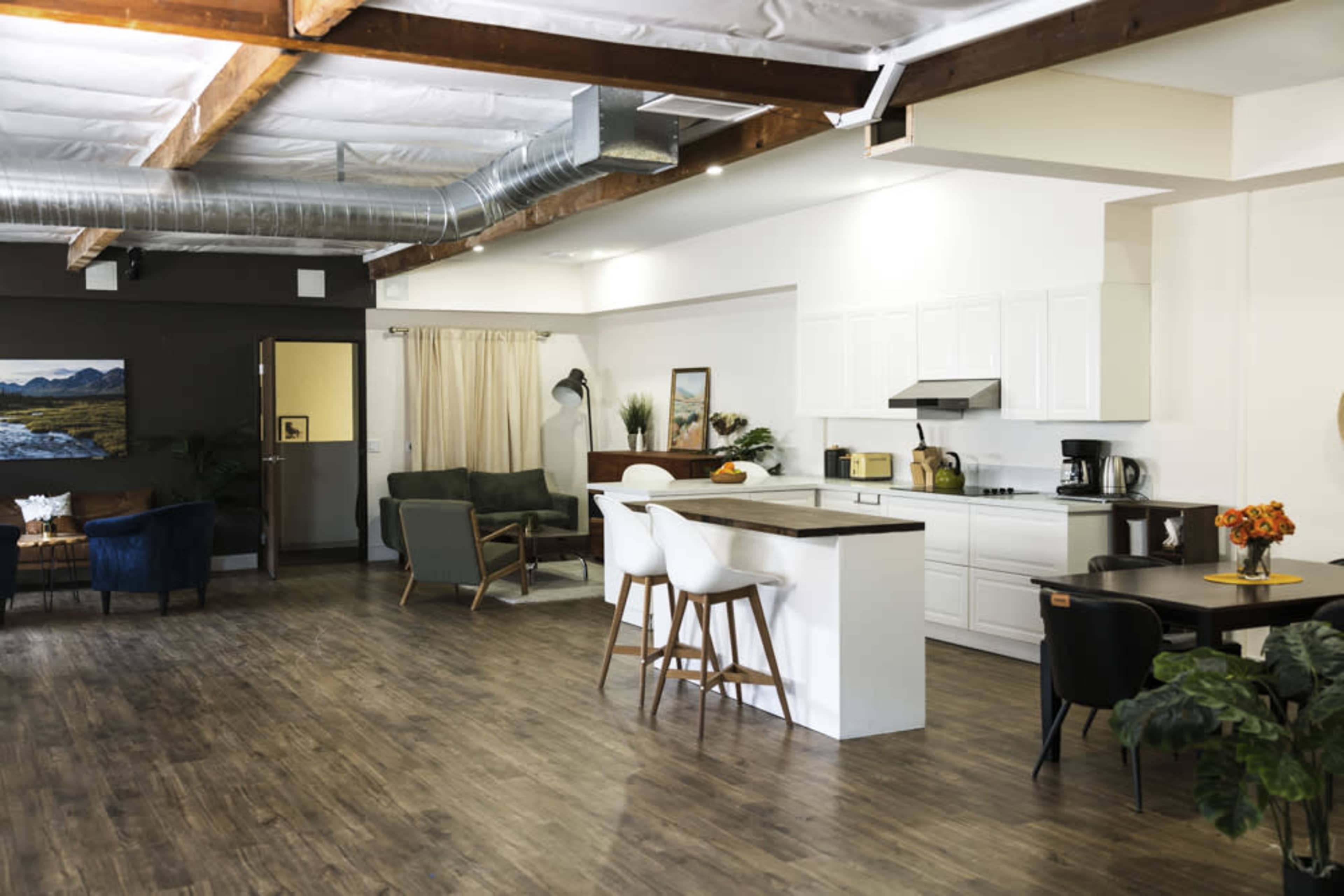 Bright Modern Loft w/ Full Kitchen Set + Paper Backdrops – Perfect for Photo & Video Shoots Image in Kearny Mesa, San Diego, CA