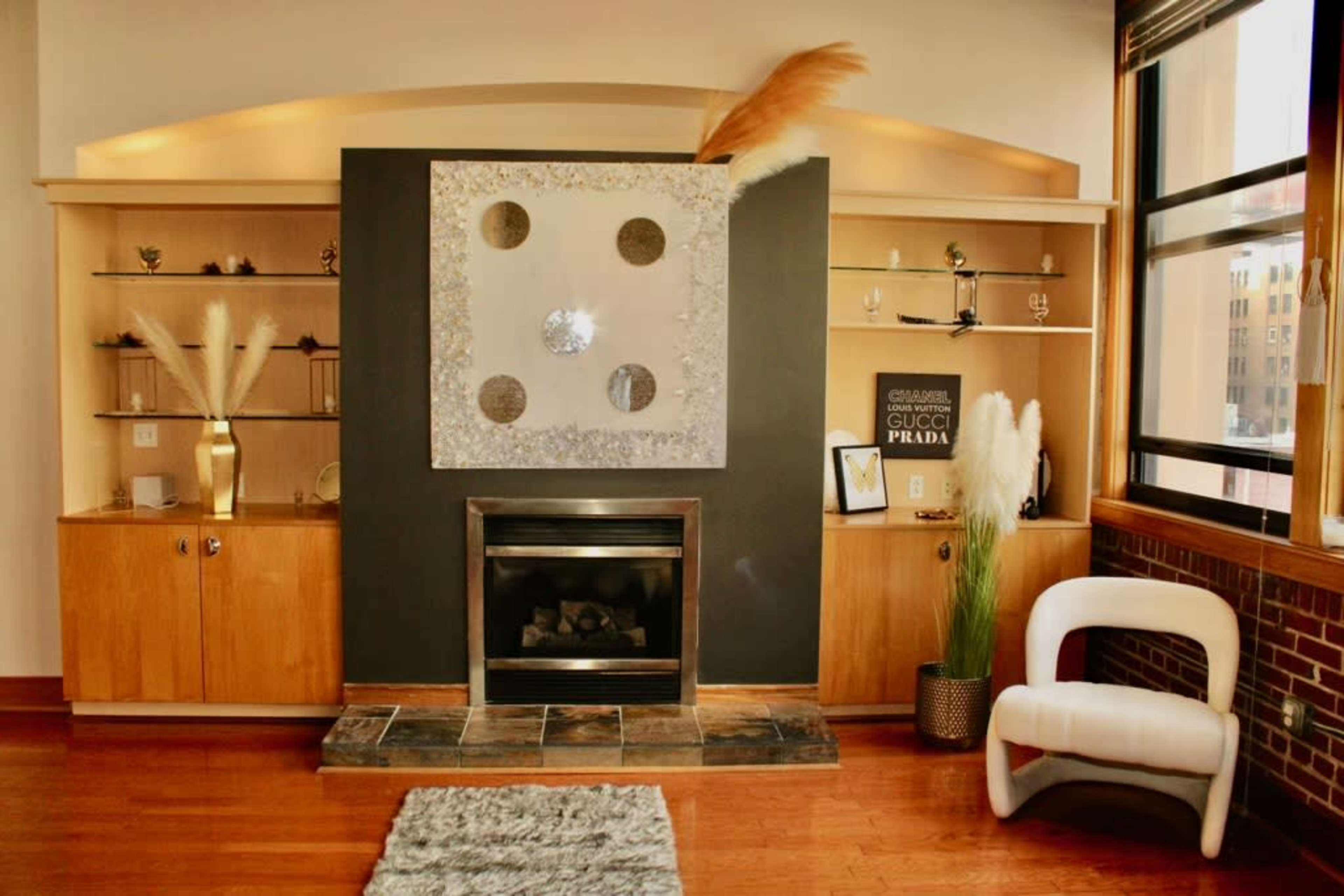 The Light Room with Downtown View ‘Loftstyle’ Image in Downtown West, Saint louis, MO