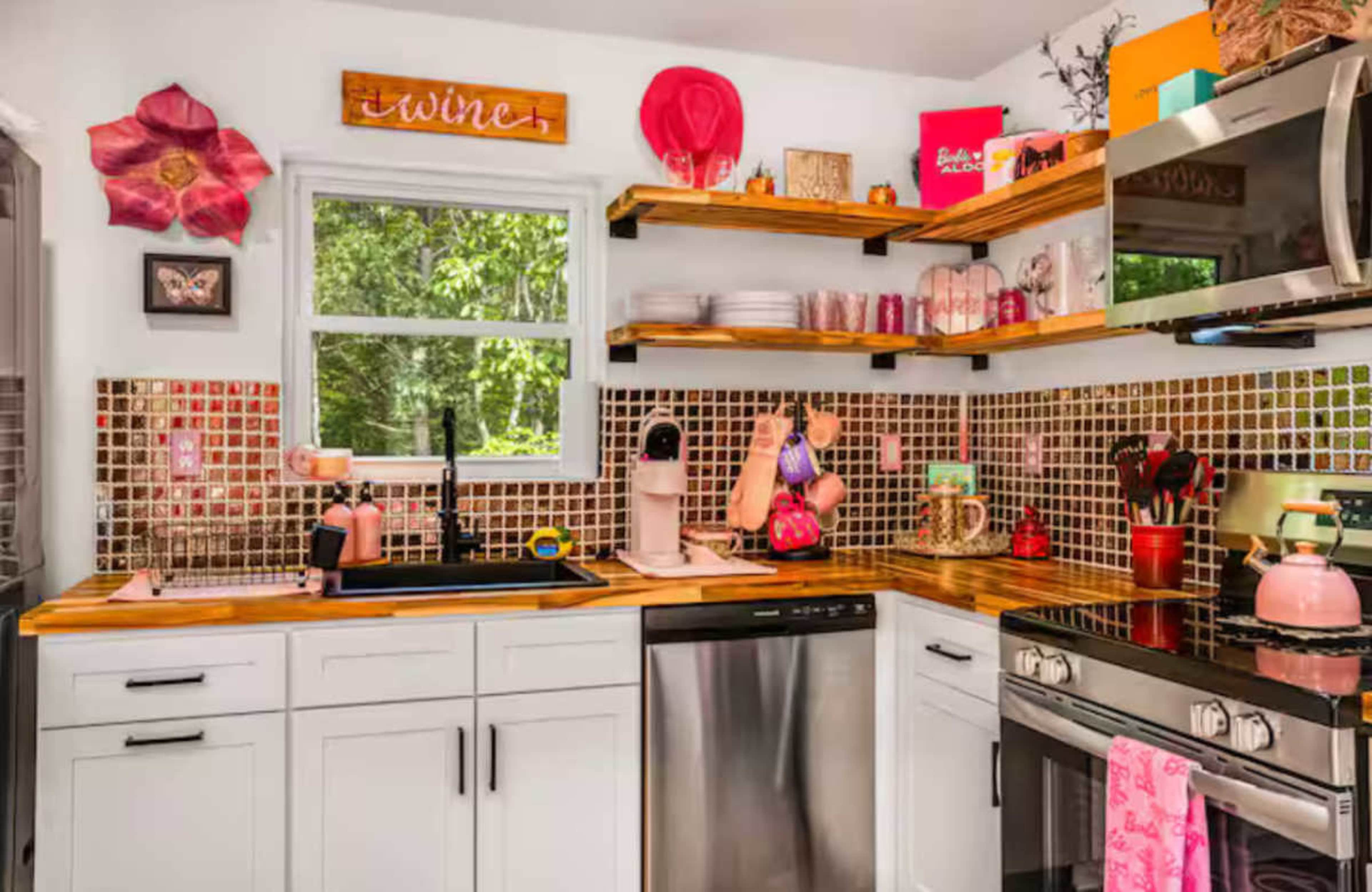 Black Mountain Barbie House 5 Min from Town Image in , Black mountain, NC