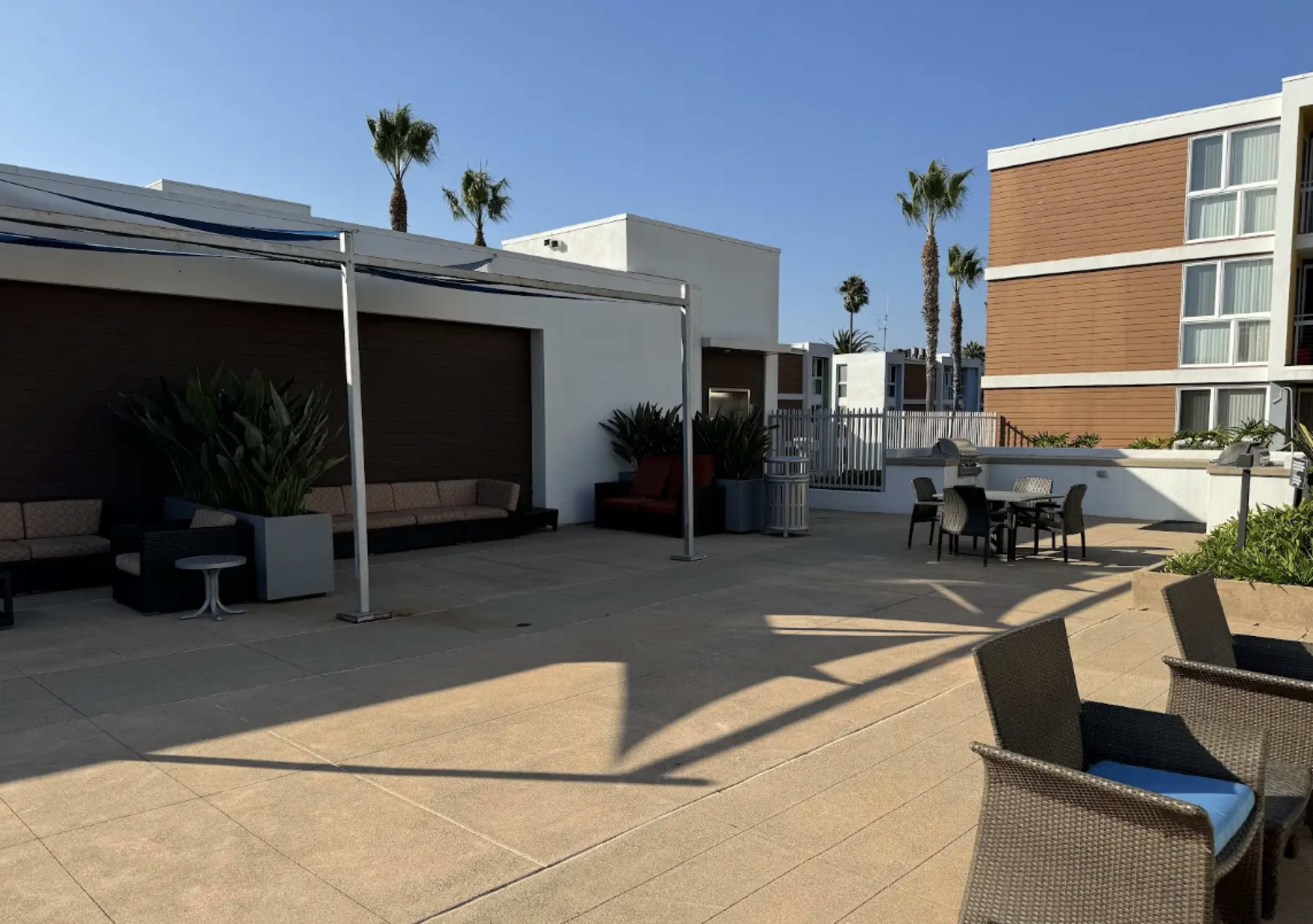 Courtyard Lounge with a Sea Breeze Image in Marina del Rey, Marina Del Rey, CA