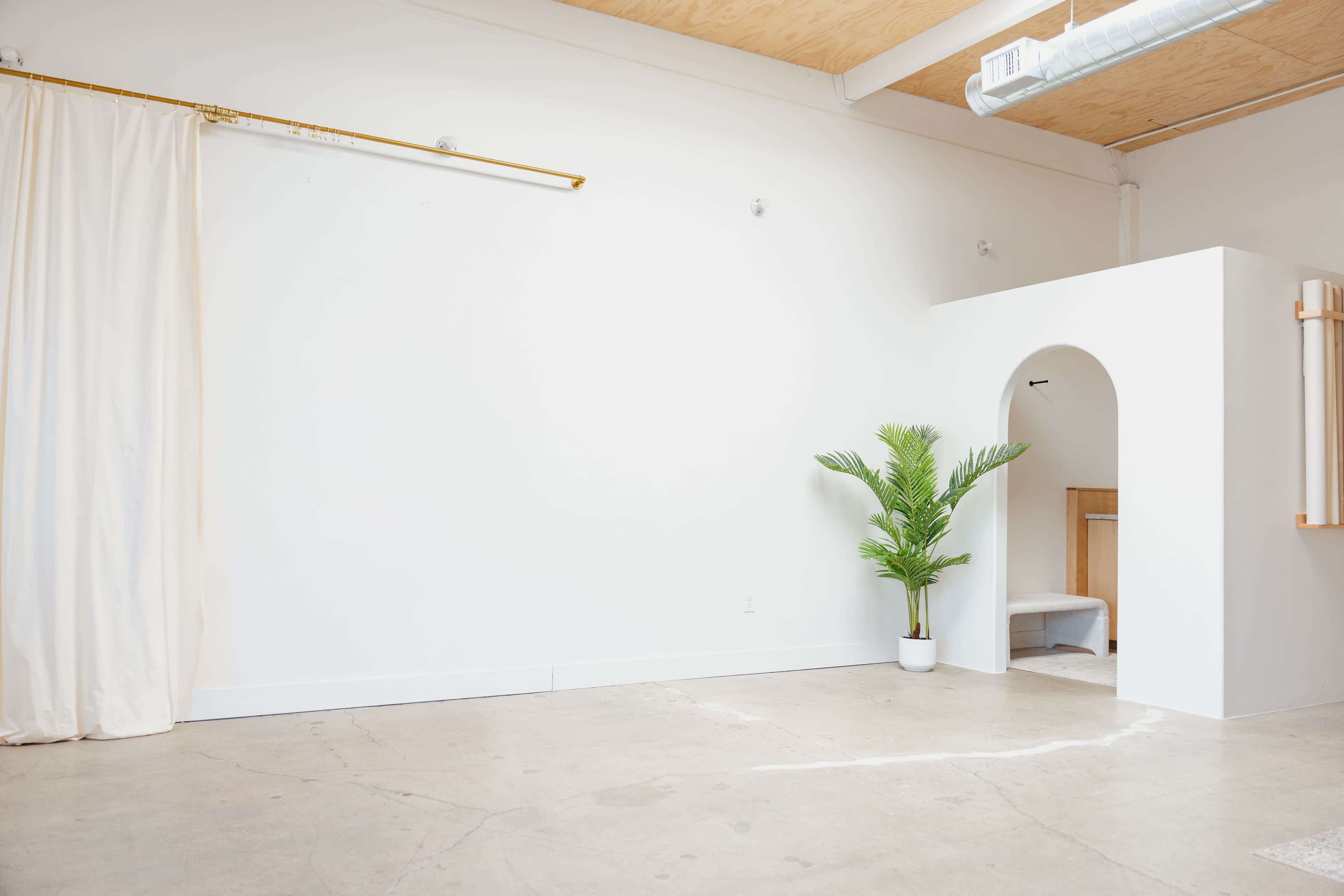 Elevated Industrial Photo Studio With Natural Light Image in Costa Mesa, Costa Mesa, CA