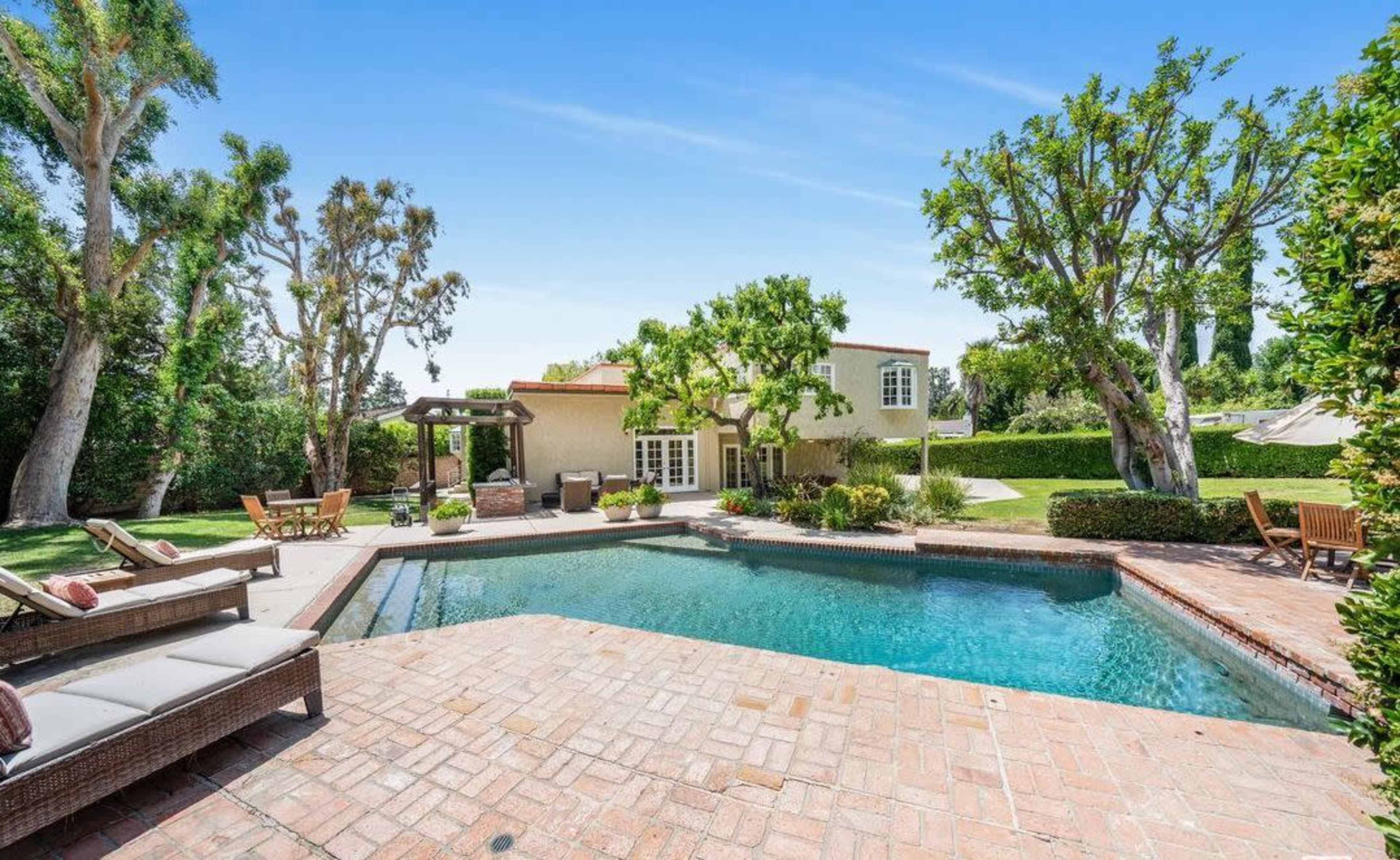 Incredible backyard for events/celebrations/filming with pool, basketball court, built-in bbq Image in Porter Ranch, Porter Ranch, CA