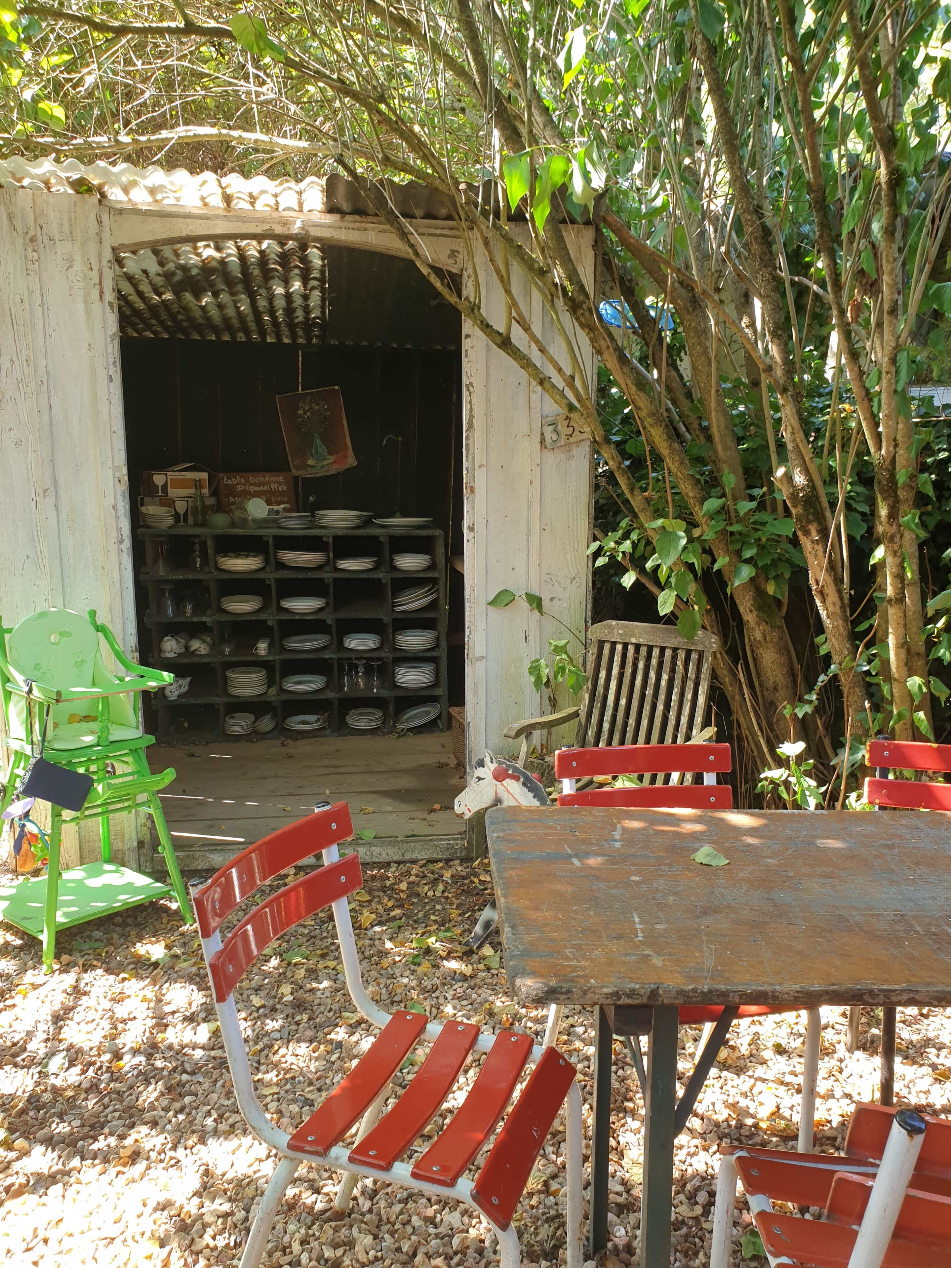 Hangar jardin esprit bohème guinguette Image in , Saint Gervais  en Belin