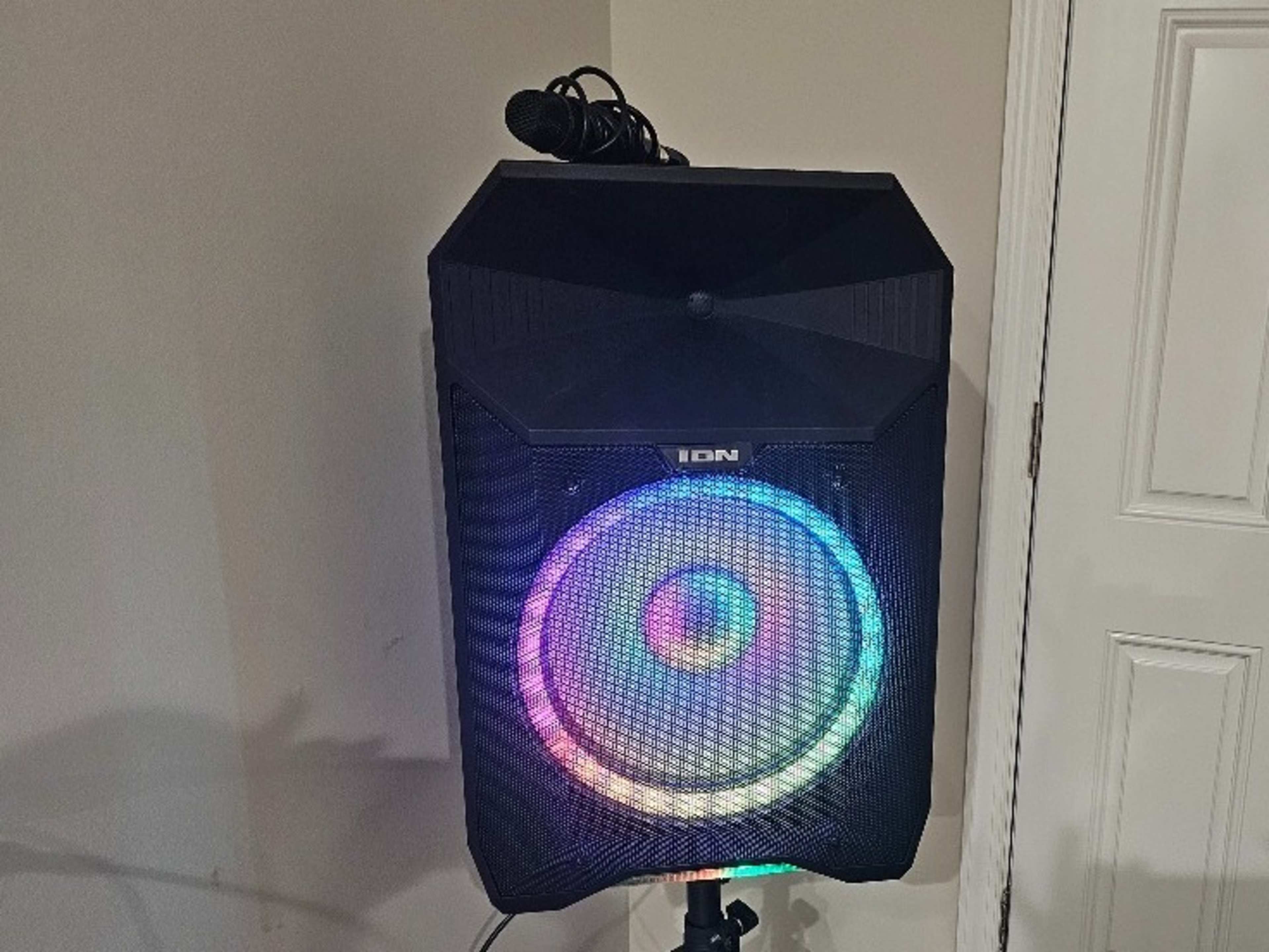 Speakers/microphone 