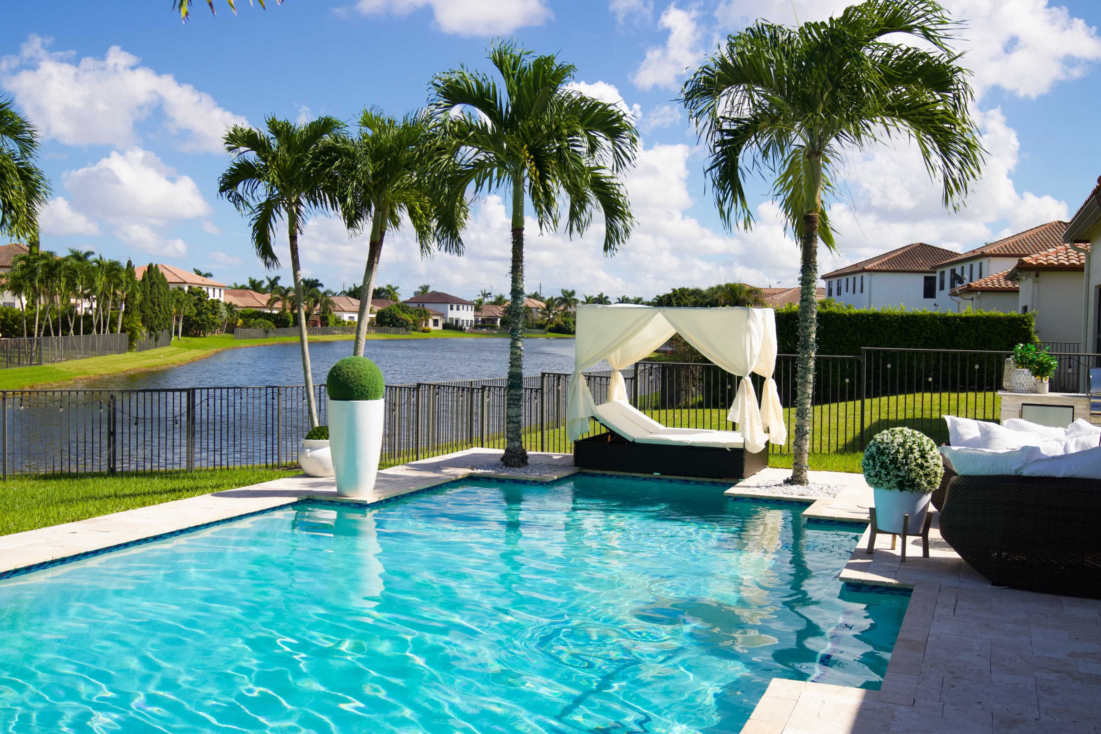 Huge Backyard Tropical Oasis for Unlimited Looks Image in Cooper City, pembroke pines, FL