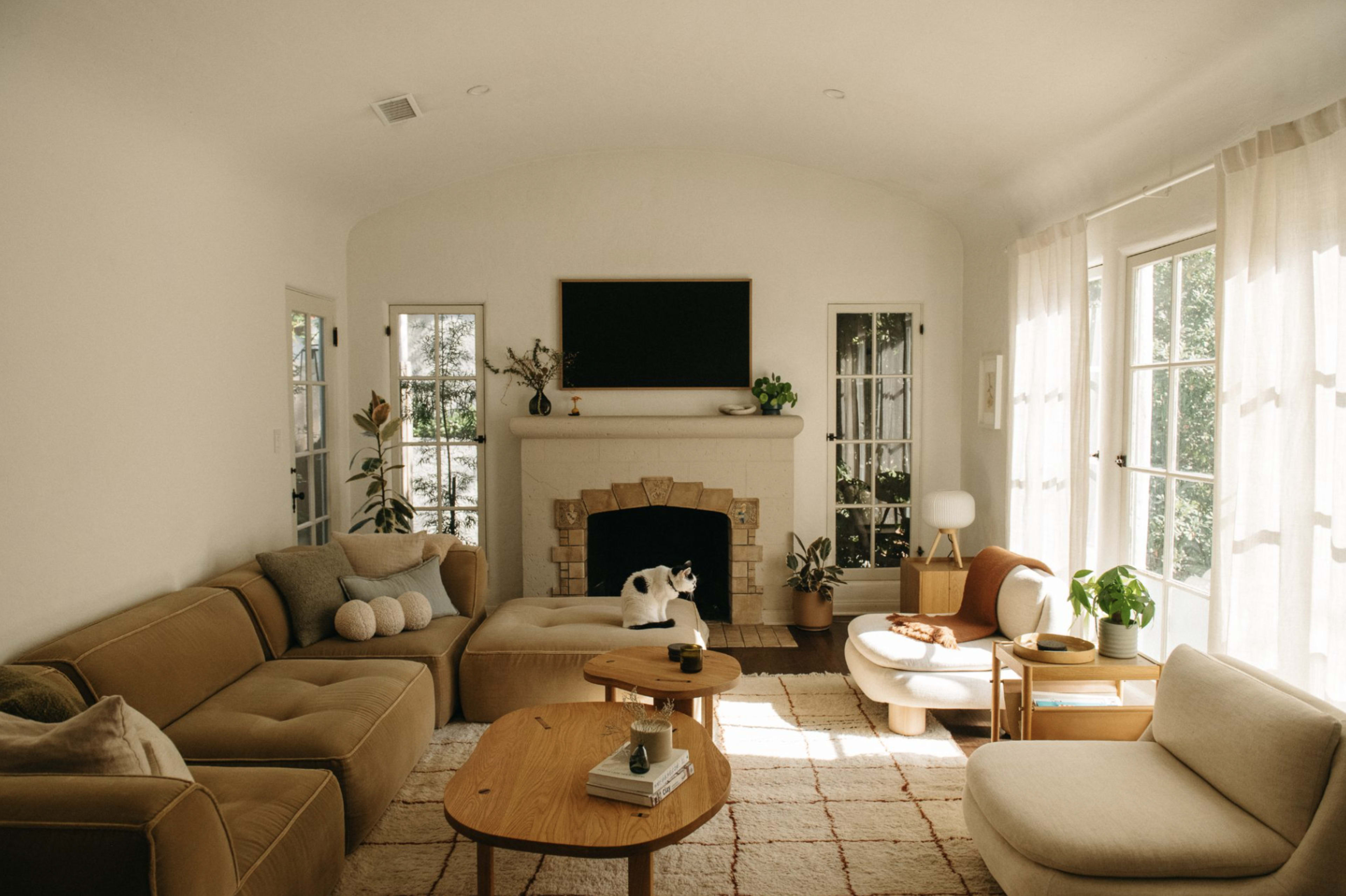 Modern Spanish Home with large yard and pool Image in Glenoaks Canyon, Glendale, CA