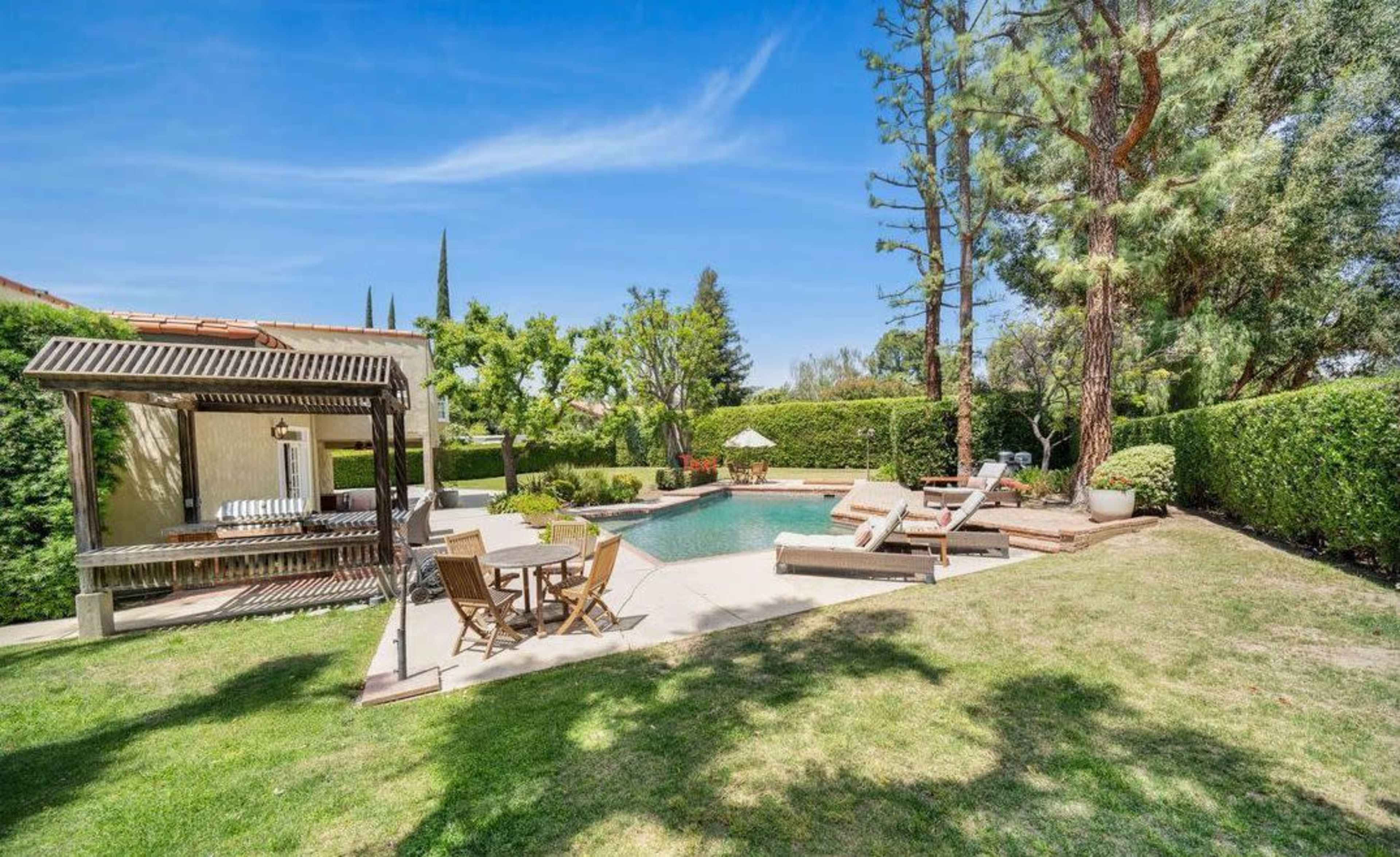 Incredible backyard for events/celebrations/filming with pool, basketball court, built-in bbq Image in Porter Ranch, Porter Ranch, CA