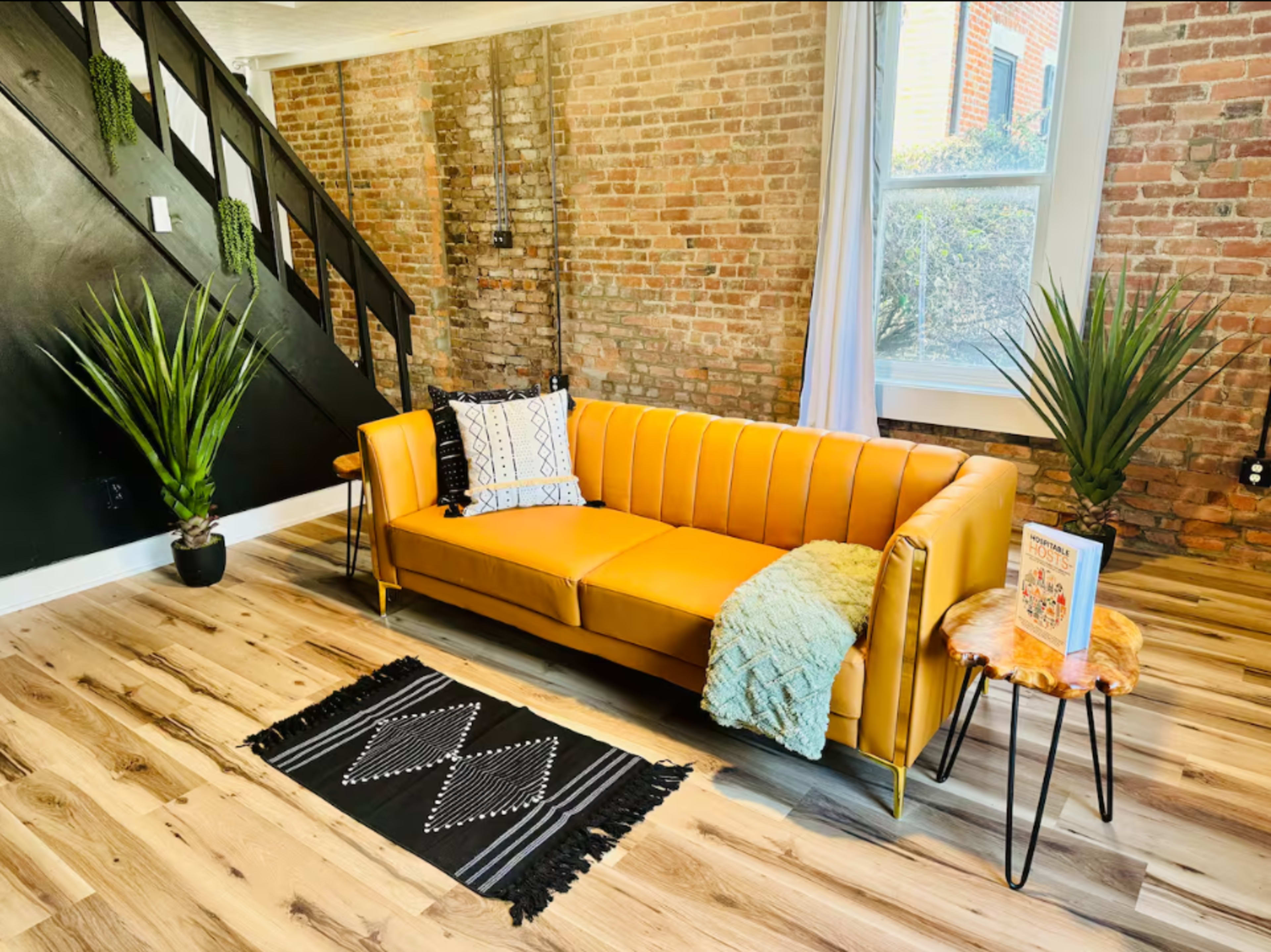 Cozy Casita🌿🐯 Short North • Convention • King Bed • Parking Free Image in Italian Village, Columbus, OH