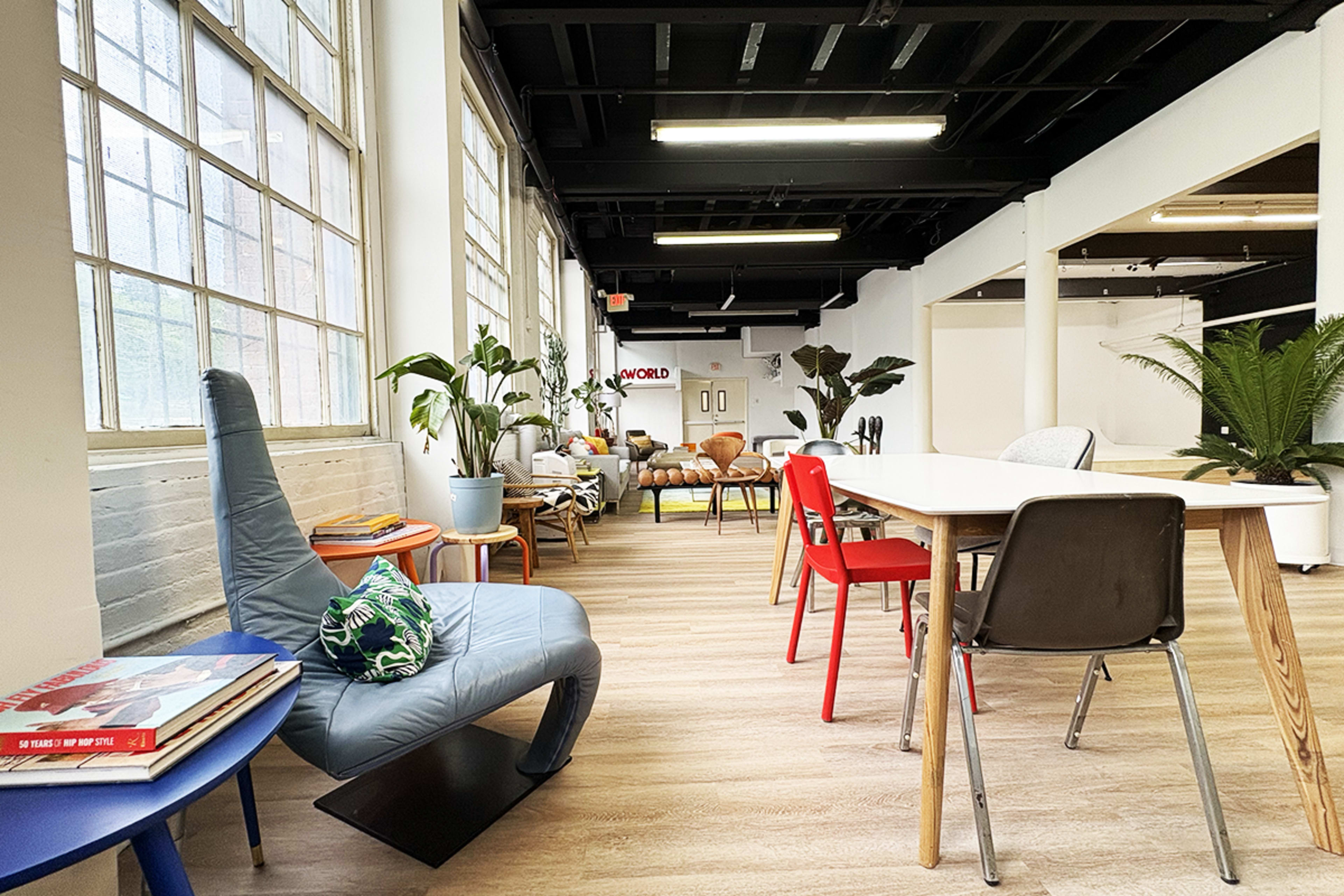 Pre-Lit Cyclorama Studio w/ Dressing Room & Gear – Near NYC Image in Getty Square, Yonkers, NY
