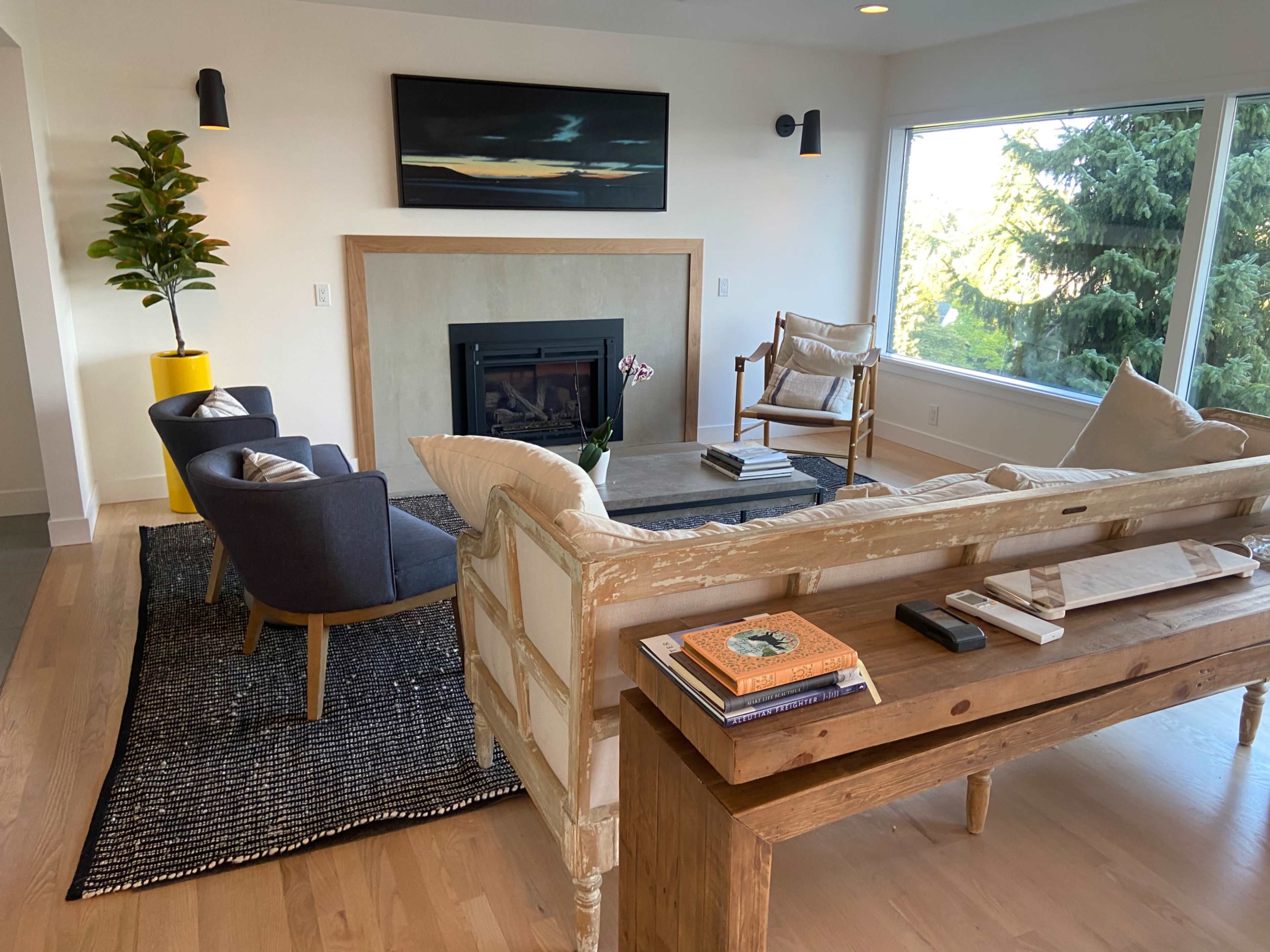 Magnolia Home with Skyline View Image in Briarcliff, Seattle, WA