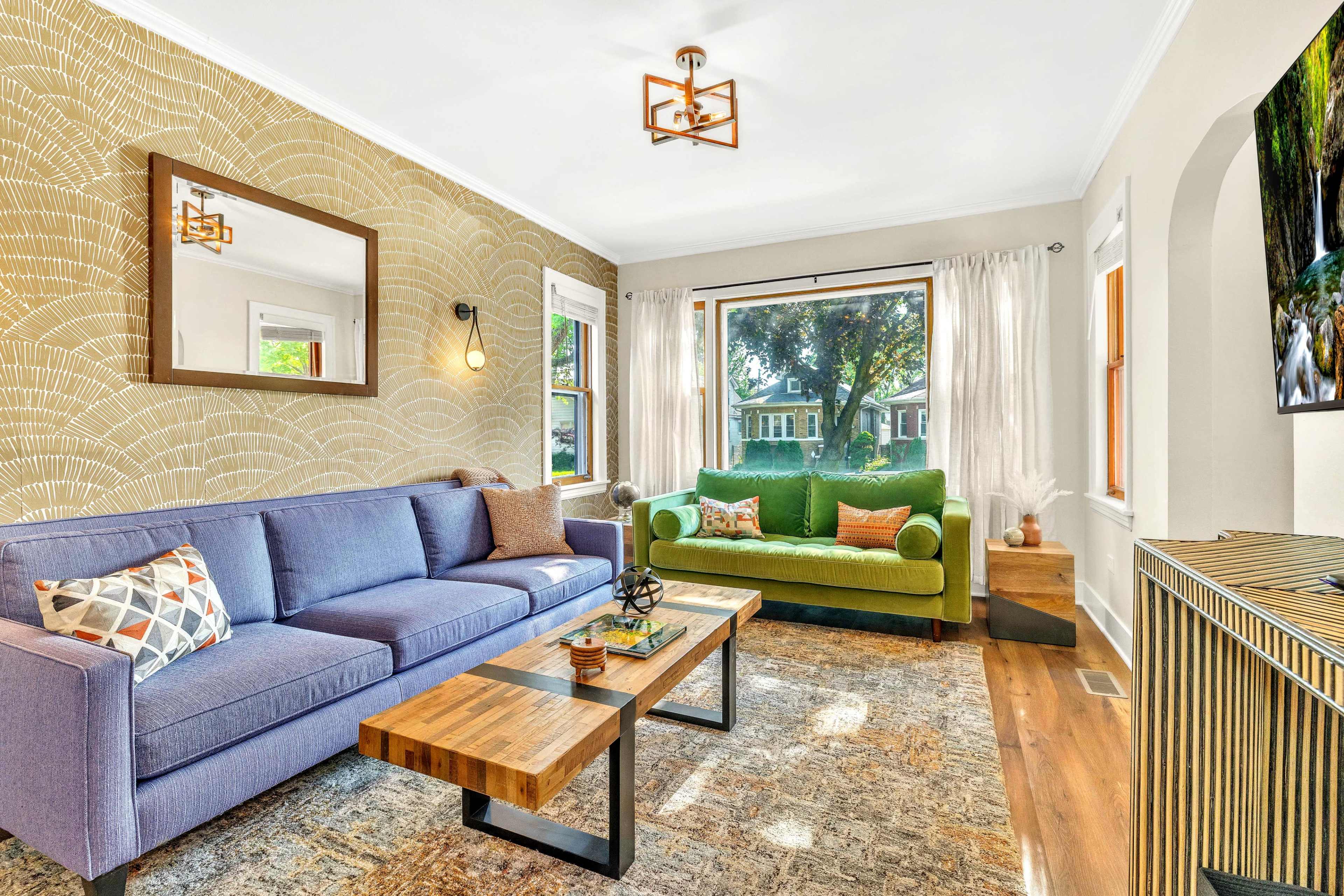 Stylish Home on Tree-lined street Image in Proviso Township, Brookfield, IL