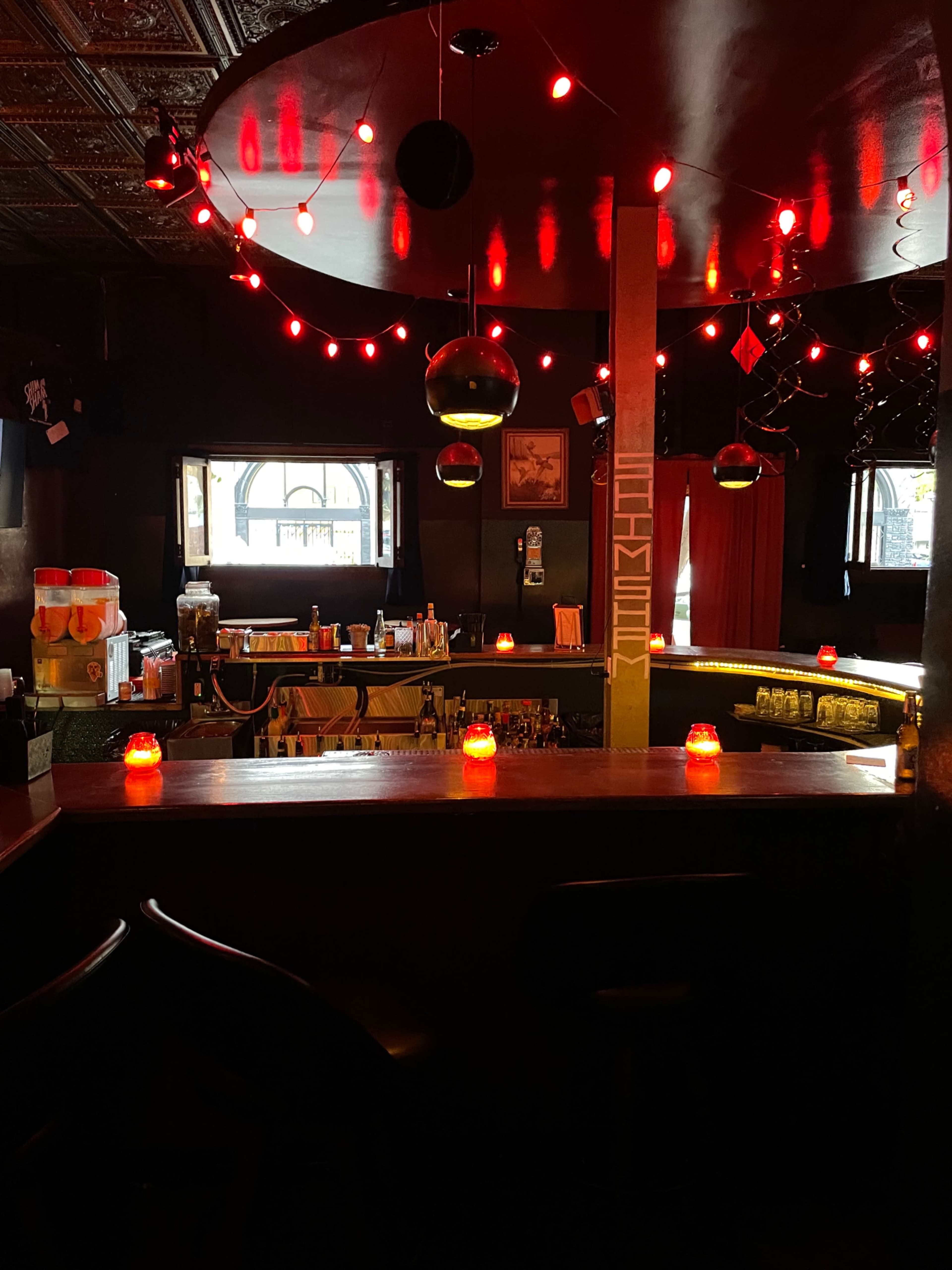 Classic Horseshoe Dive Bar Image in Rampart Village, Los Angeles, CA