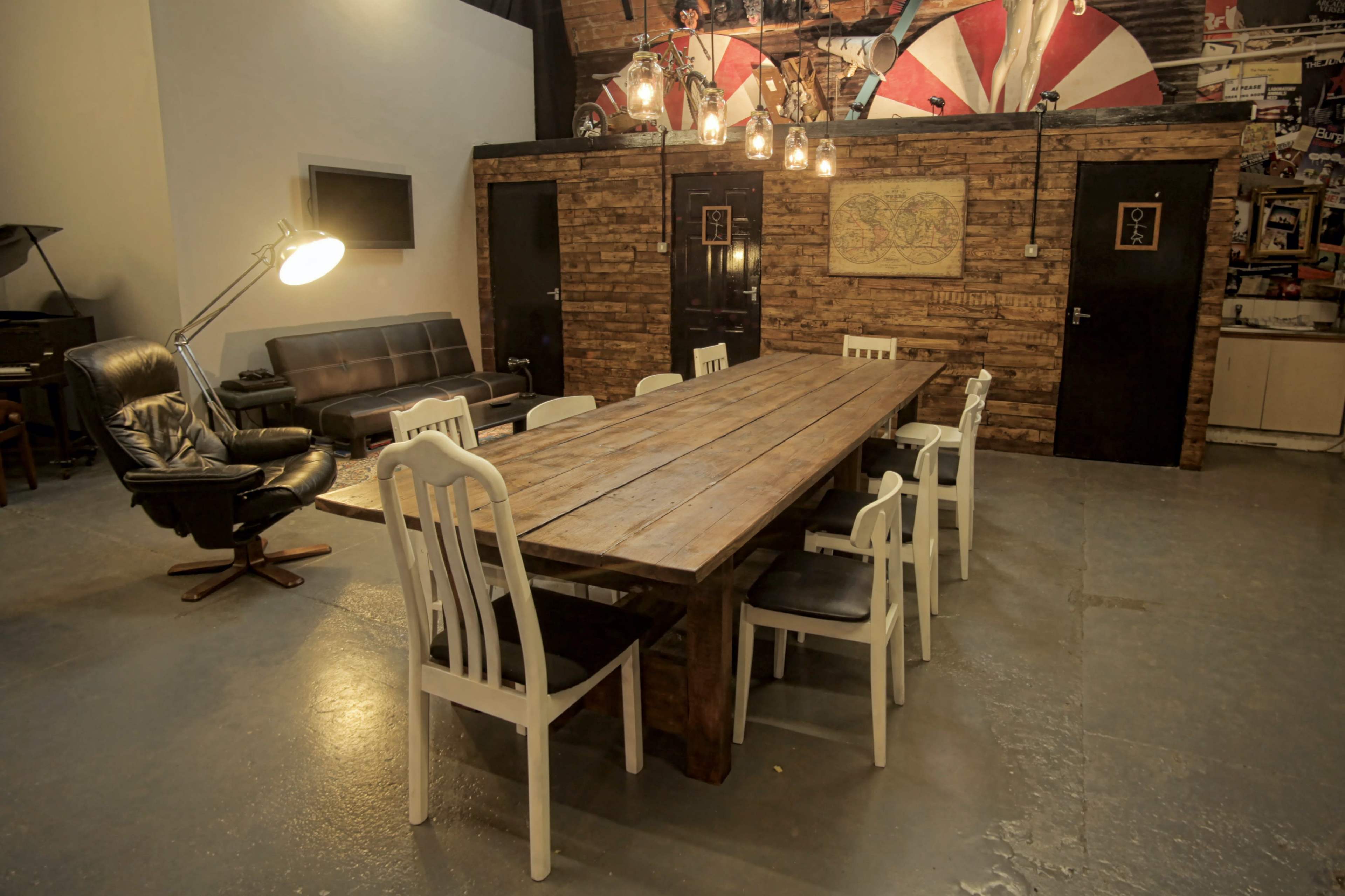 Music Video Studio with set build, blackout, green screen and infinity cove. Image in Bolton, Bolton, 